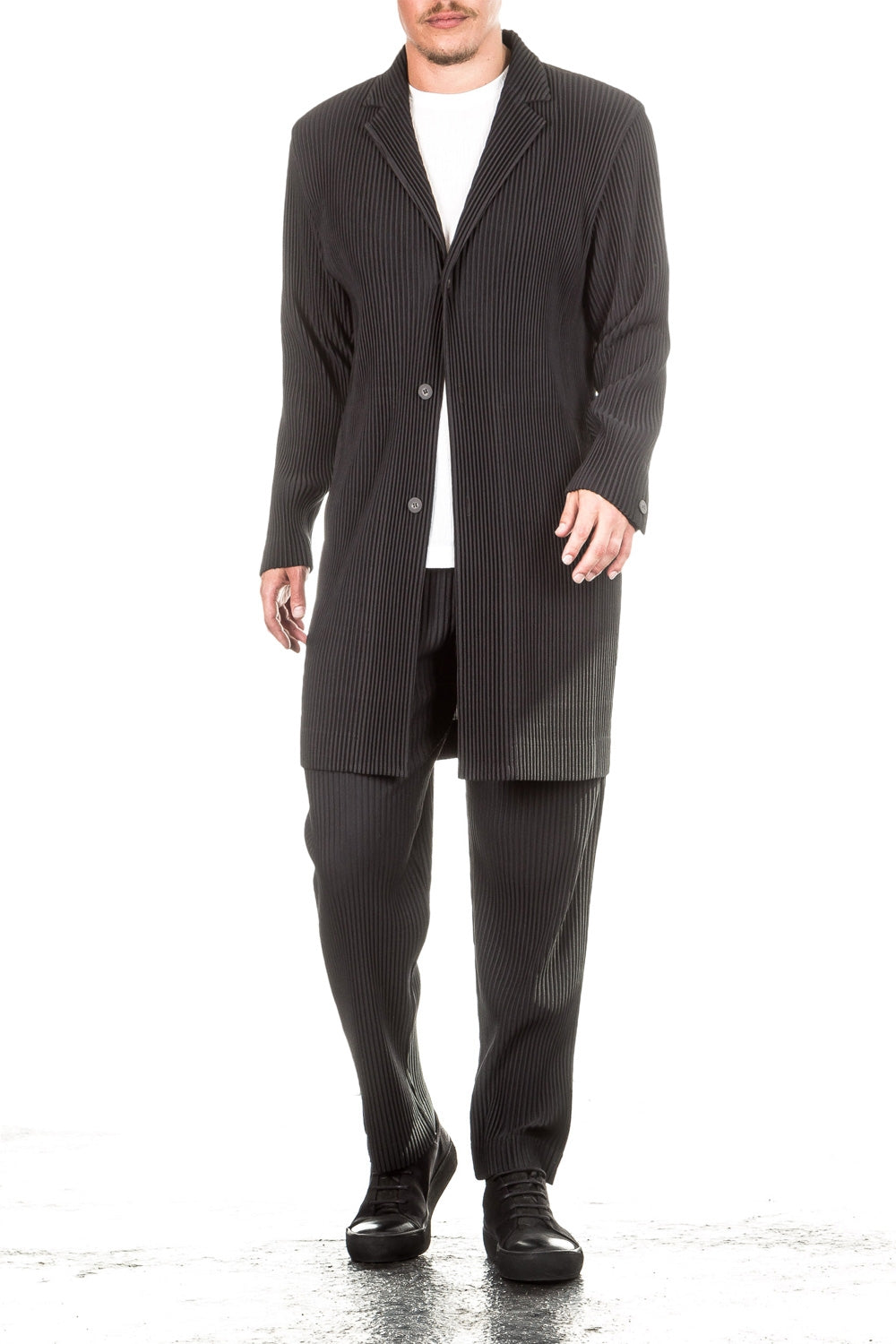 Homme Plissé Issey Miyake Herren Mantel schwarz
