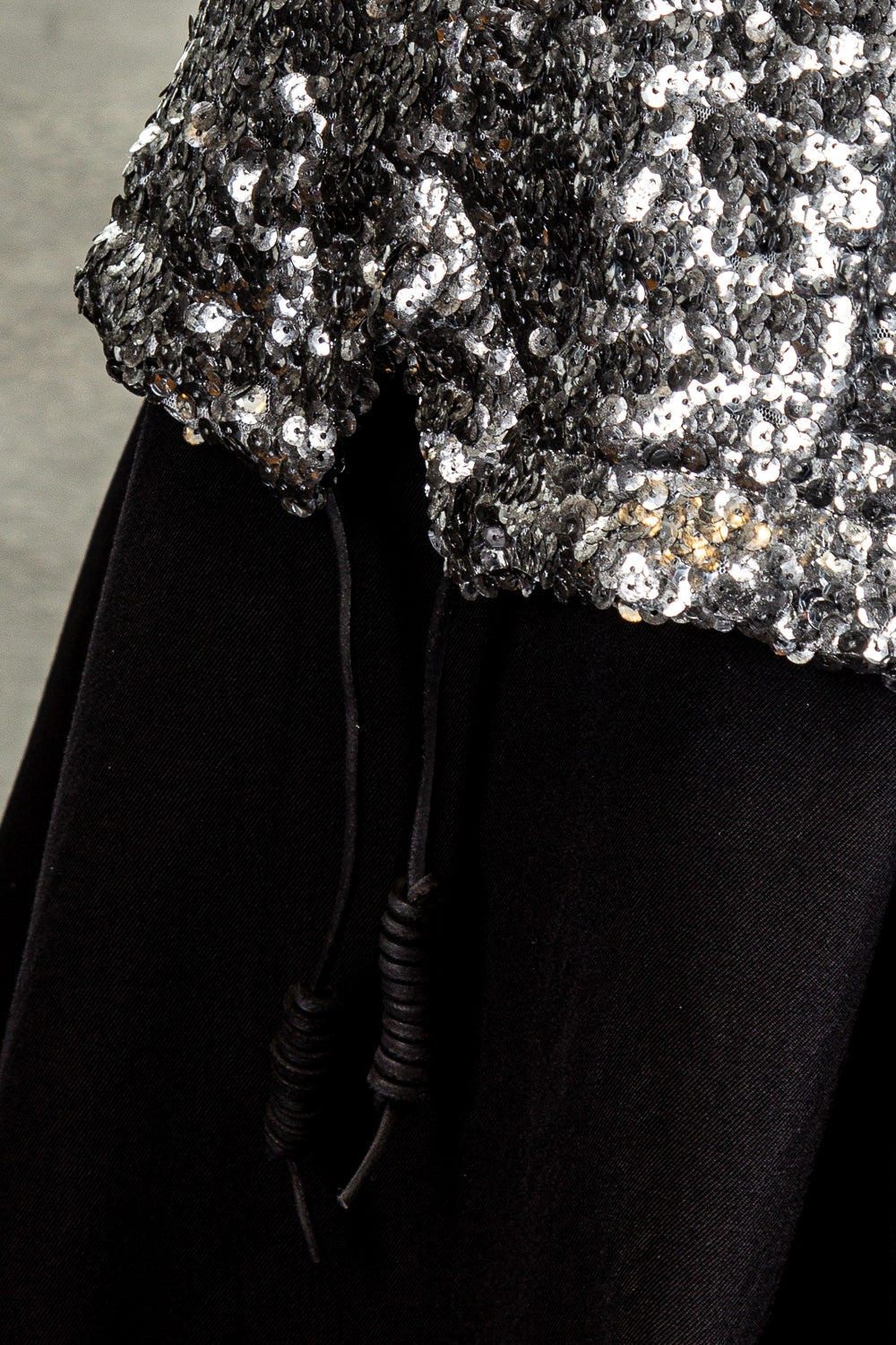 Rundholz DIP Damen Kapuzenjacke Pailletten silber