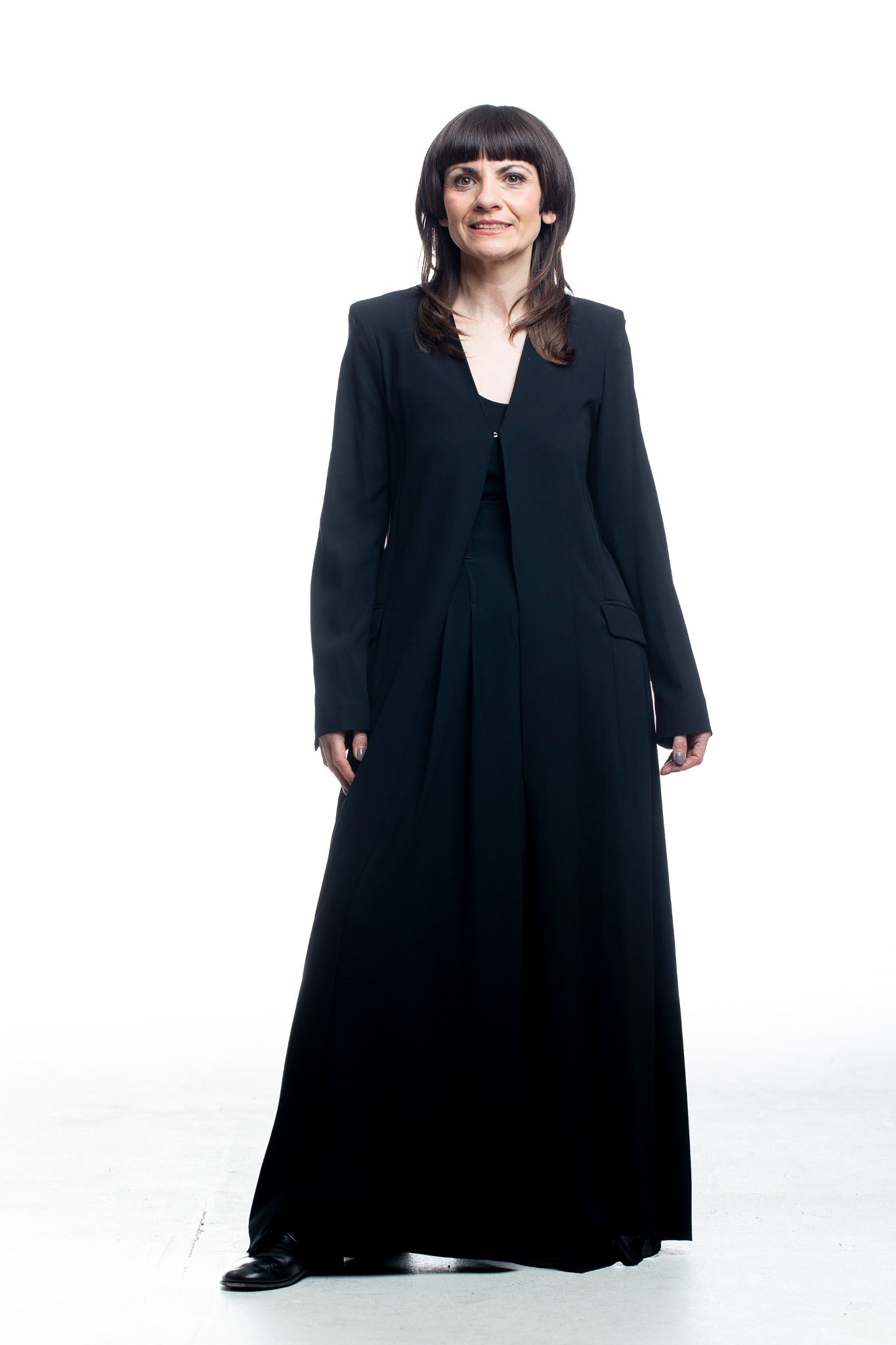 Isabel Benenato Mantel – Frontansicht, schwarz, Avantgarde-Stil