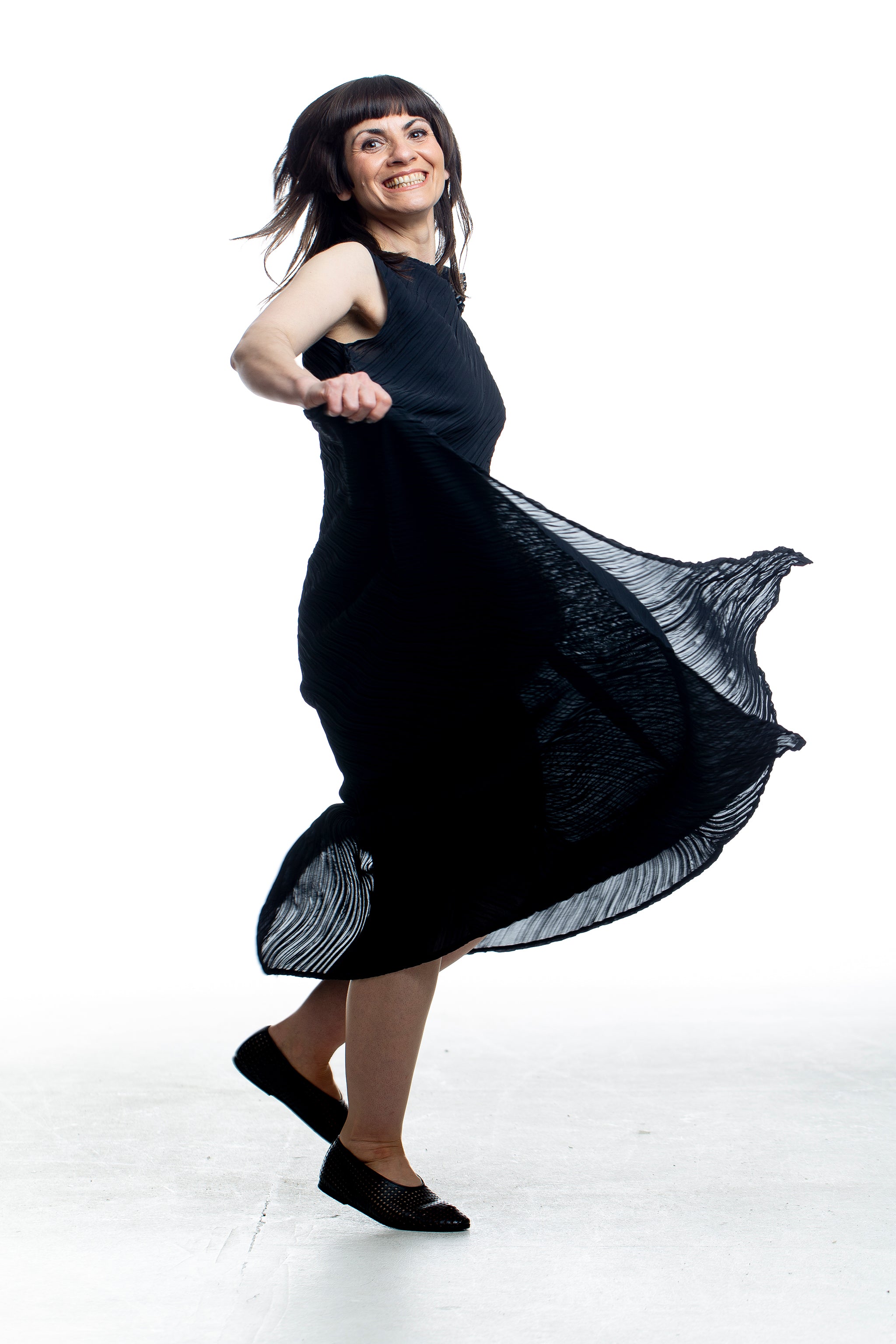 „Issey Miyake Kleid – Bewegung im Stoff, kunstvolle Plissierung