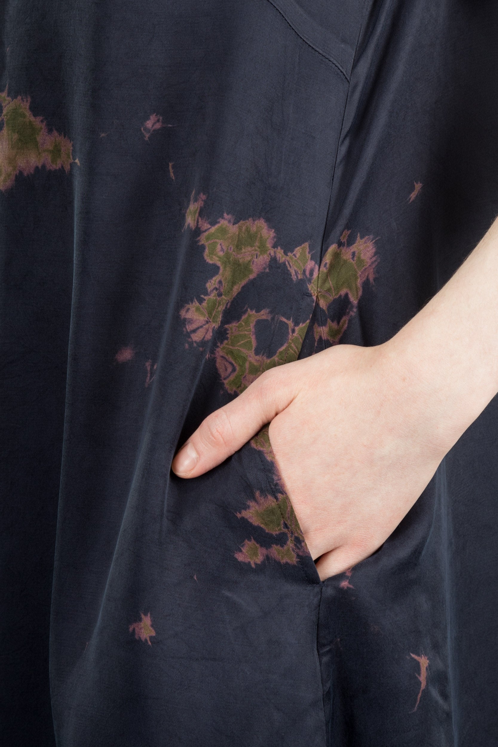Suzusan Damen Midi Kleid Halbarm dunkelblau Shibori olive