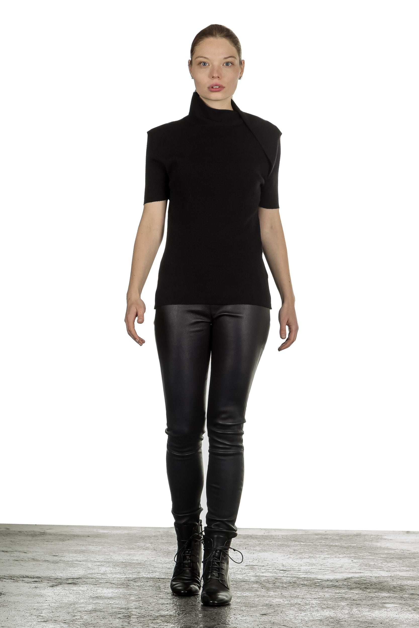 Sarah Pacini asymmetrischer Stehkragen Pullover schwarz