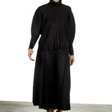Pleats Please Issey Miyake Damen Plissiertes Langarmshirt mit Rollkragen schwarz