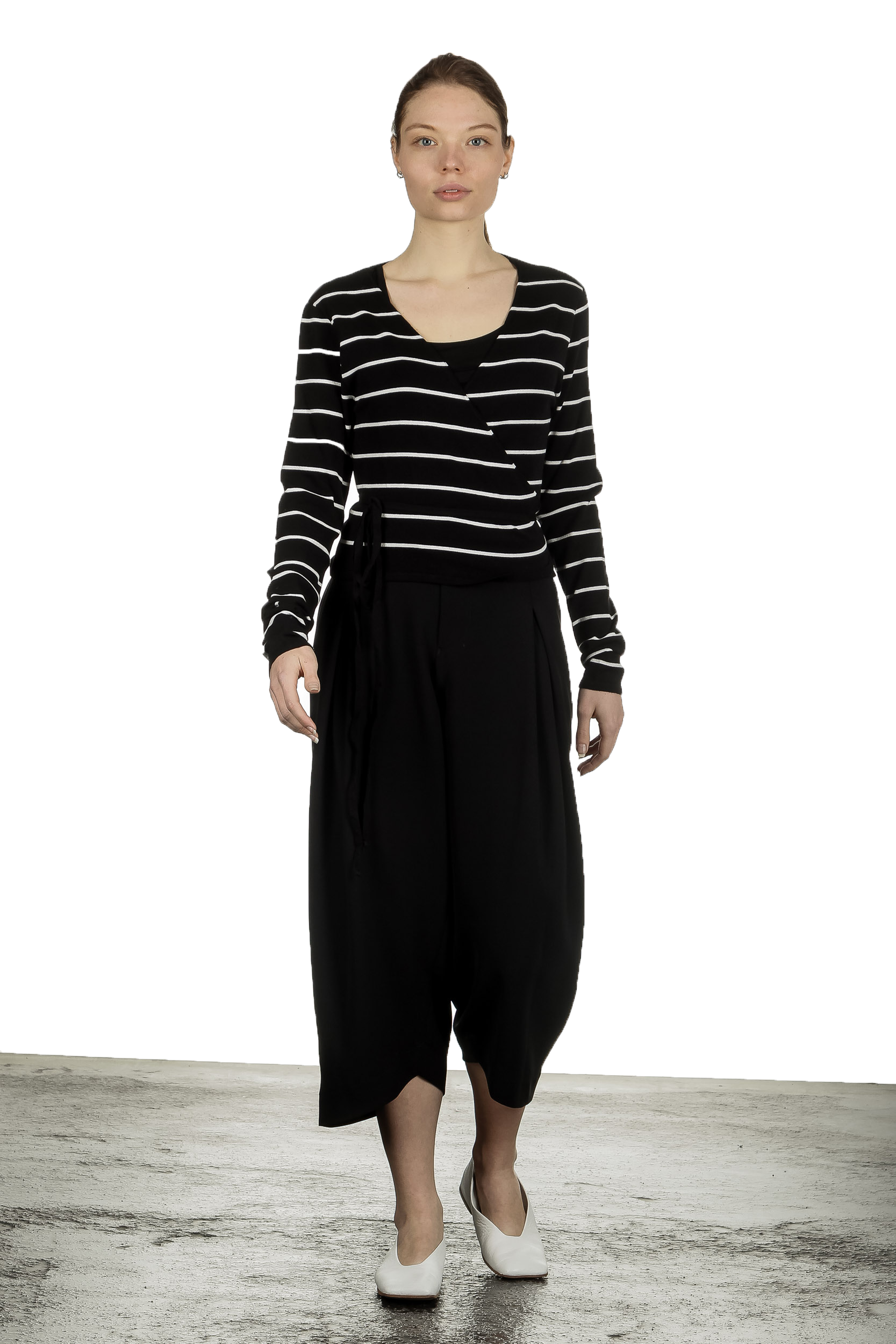 Sarah Pacini Damen Wickeljacke mit graphischem Print schwarz weiß