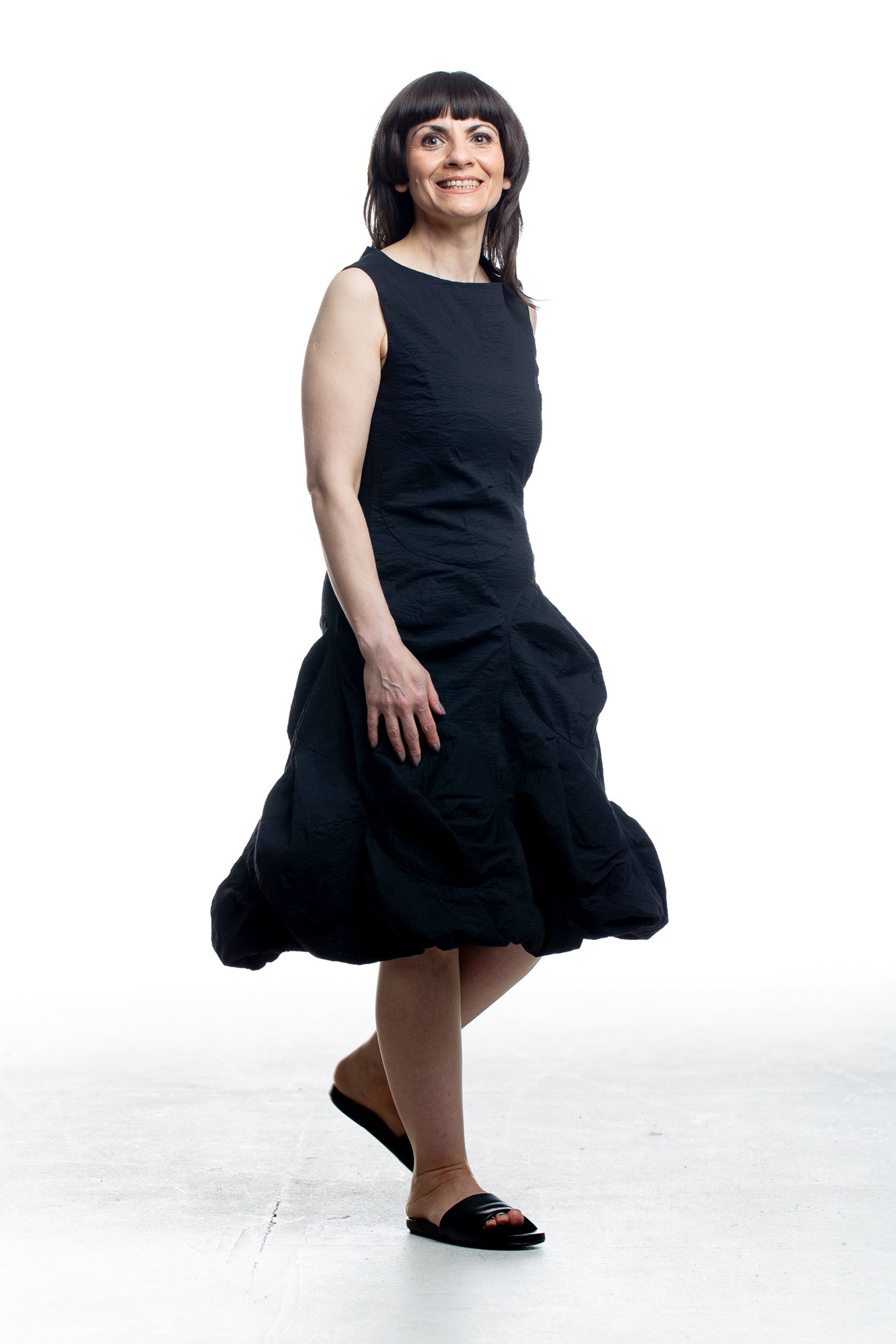 Rundholz Damen Kleid Schwarz seitlich