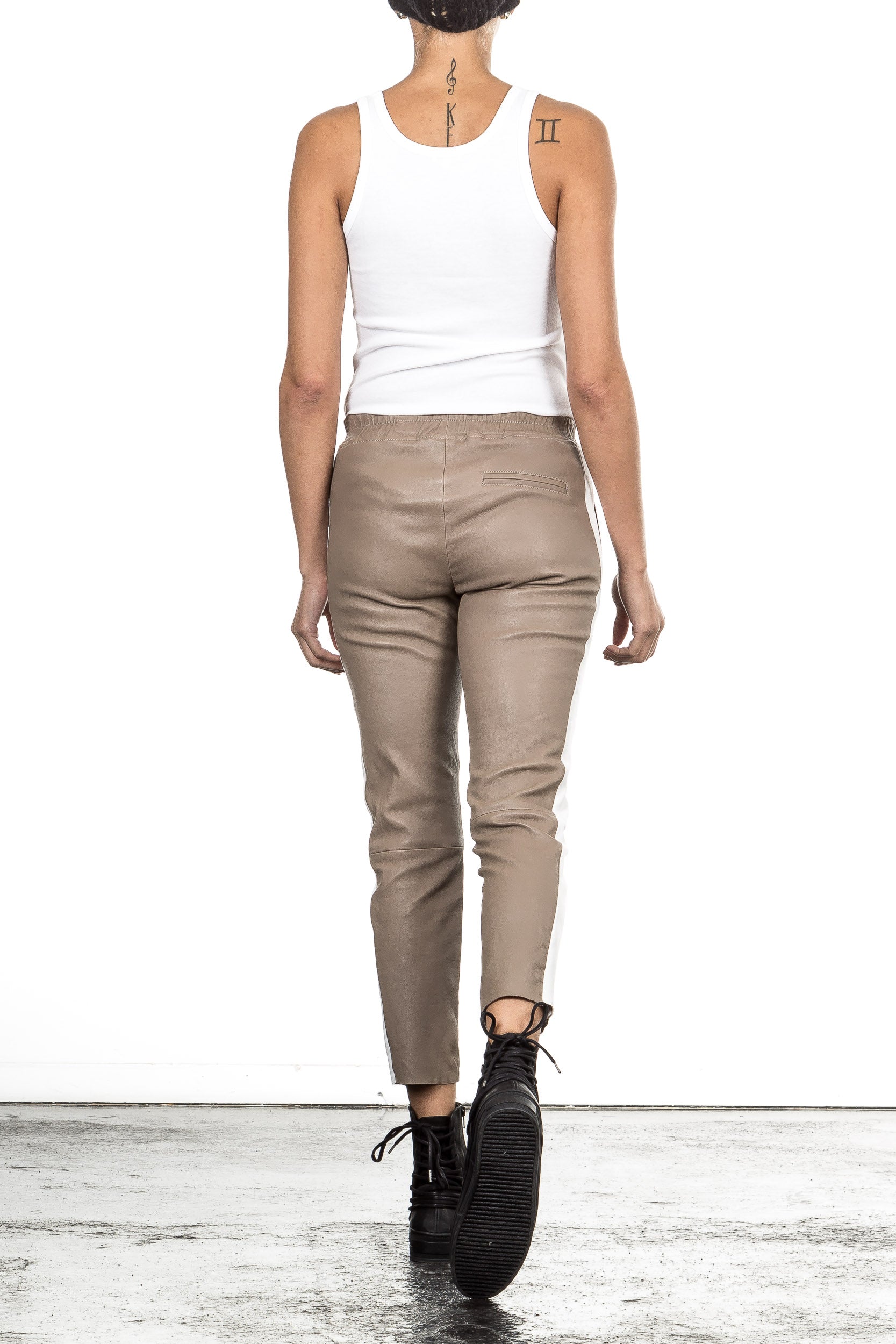 NOVE Damen Lammnappa Lederleggings mit weißem Streifen camel
