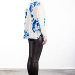 Suzusan Damen Kaschmir Rollkragenpullover Madara Shibori blau wollweiß
