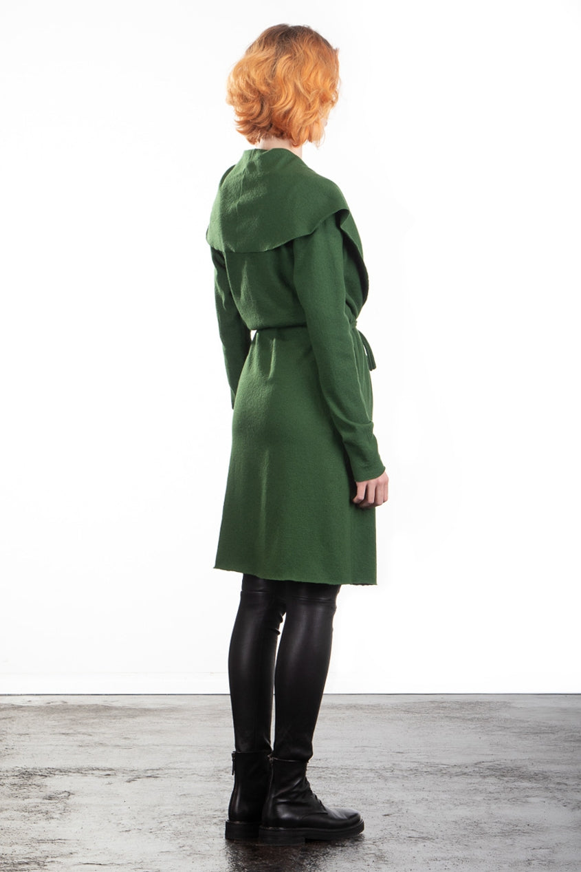 Katharina Hovman Damen lange Schalkragenjacke aus Merinowolle grün