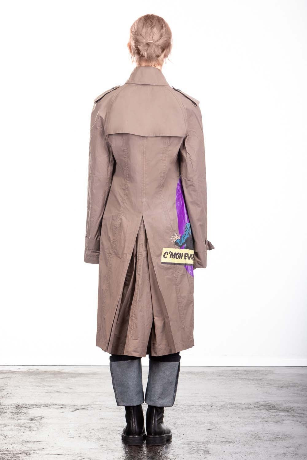 Rundholz Damen Avantgarde Trenchcoat Comicprint