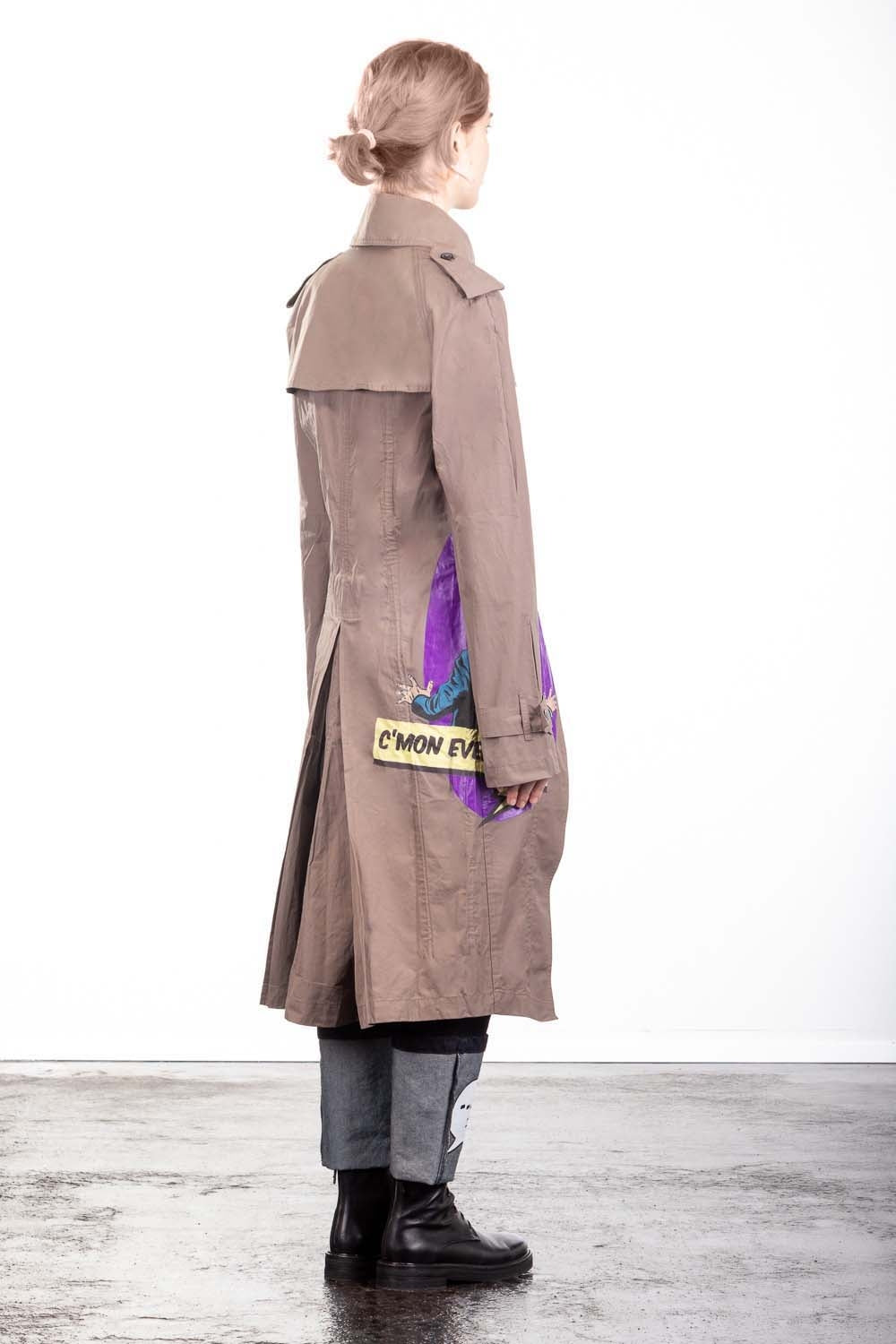 Rundholz Damen Avantgarde Trenchcoat Comicprint