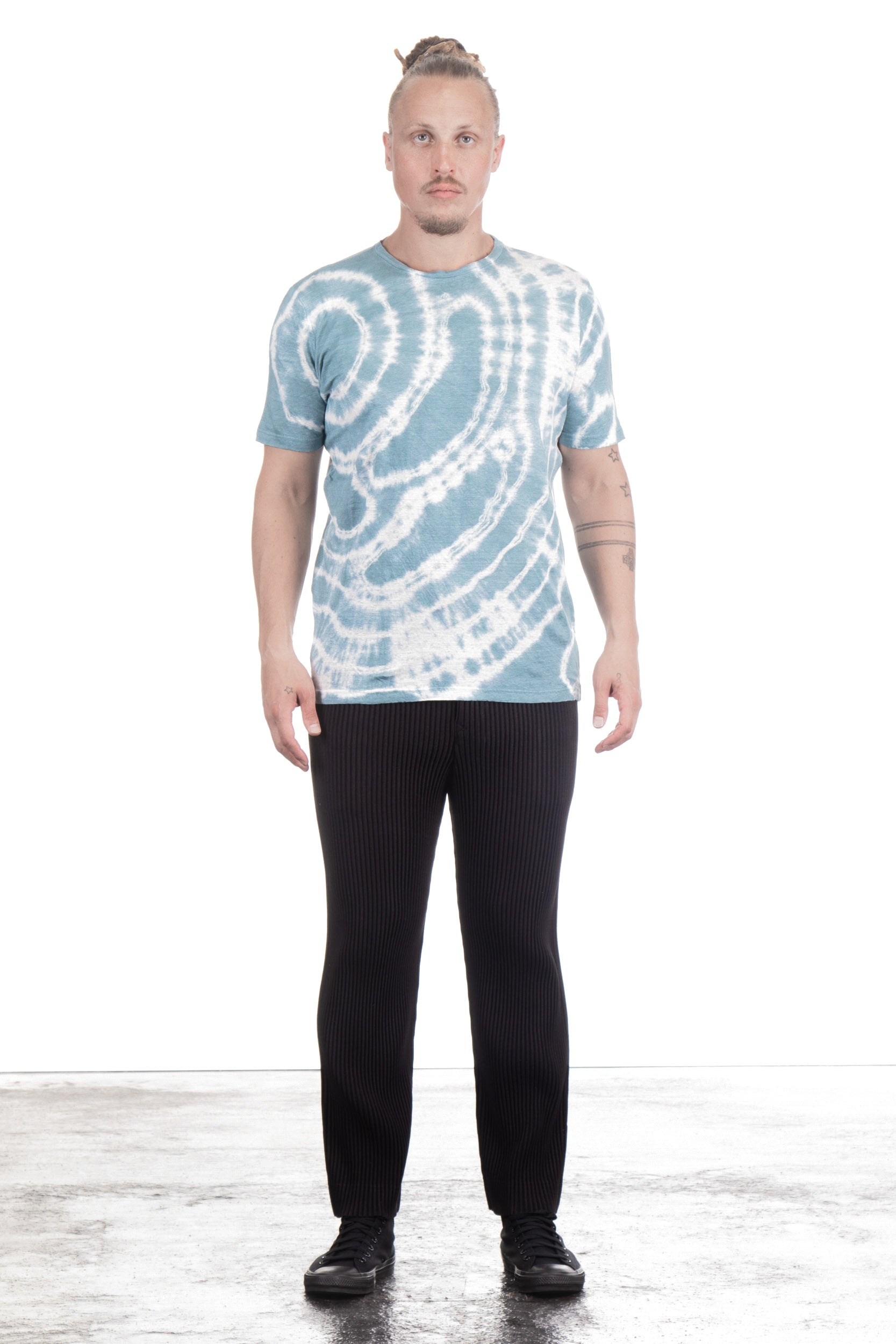 AVANT TOI Herren Leinen T-Shirt Kurzarm Aqua Weiss Print