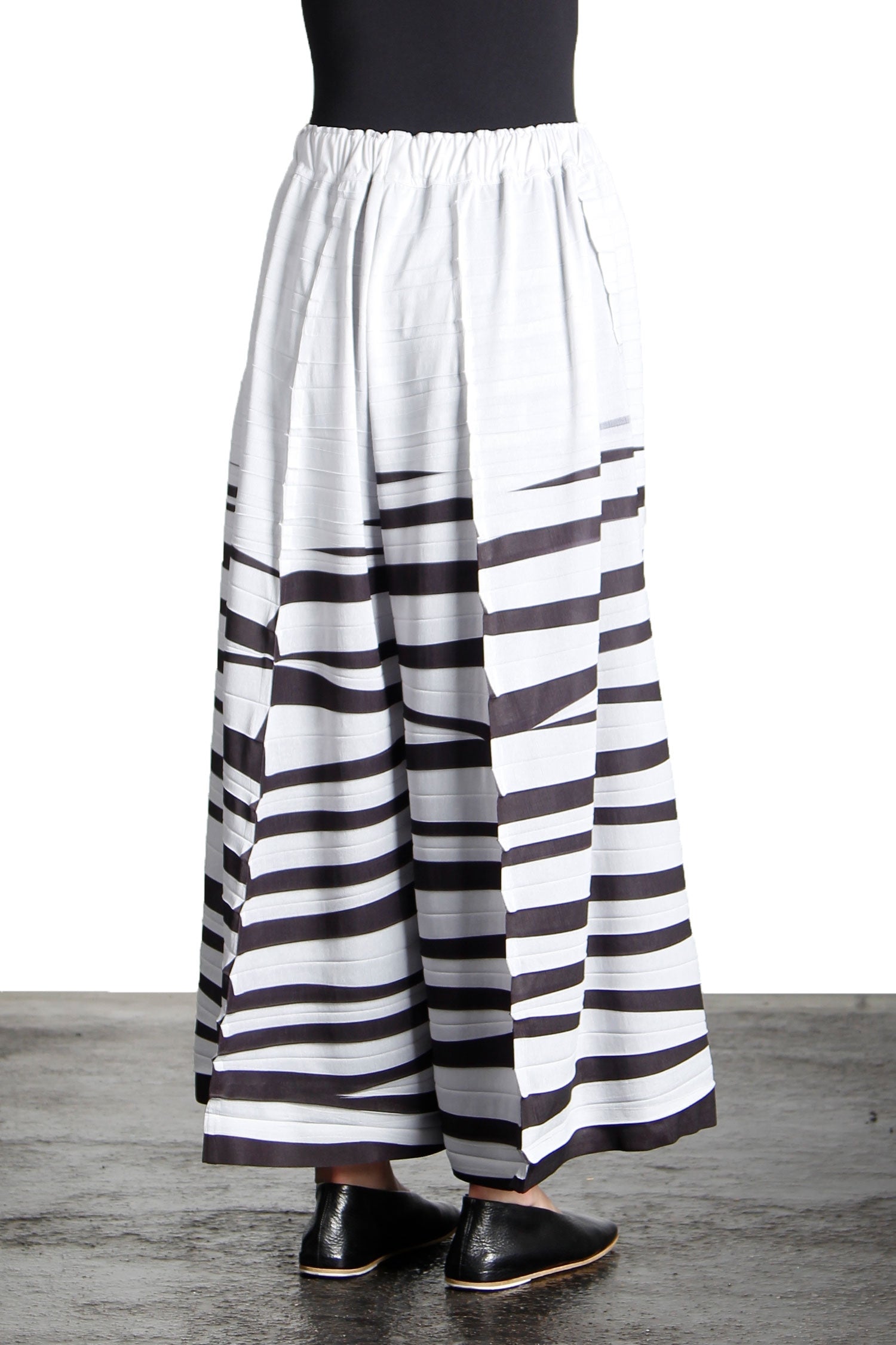 Issey Miyake Plissé Hose Gestreift Print schwarz weiß