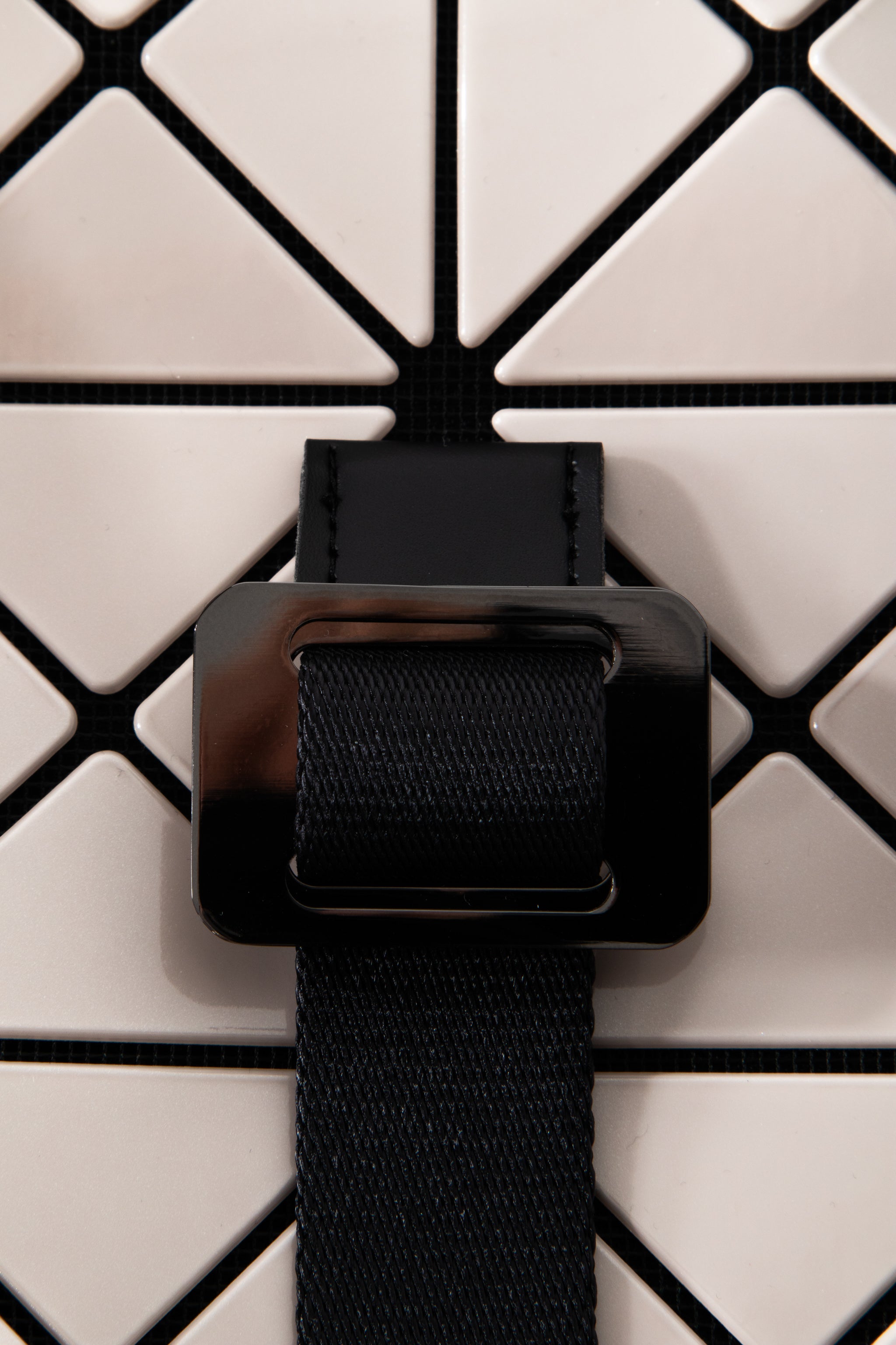 BAO BAO ISSEY MIYAKE Umhängetasche LUCENT beige Detail