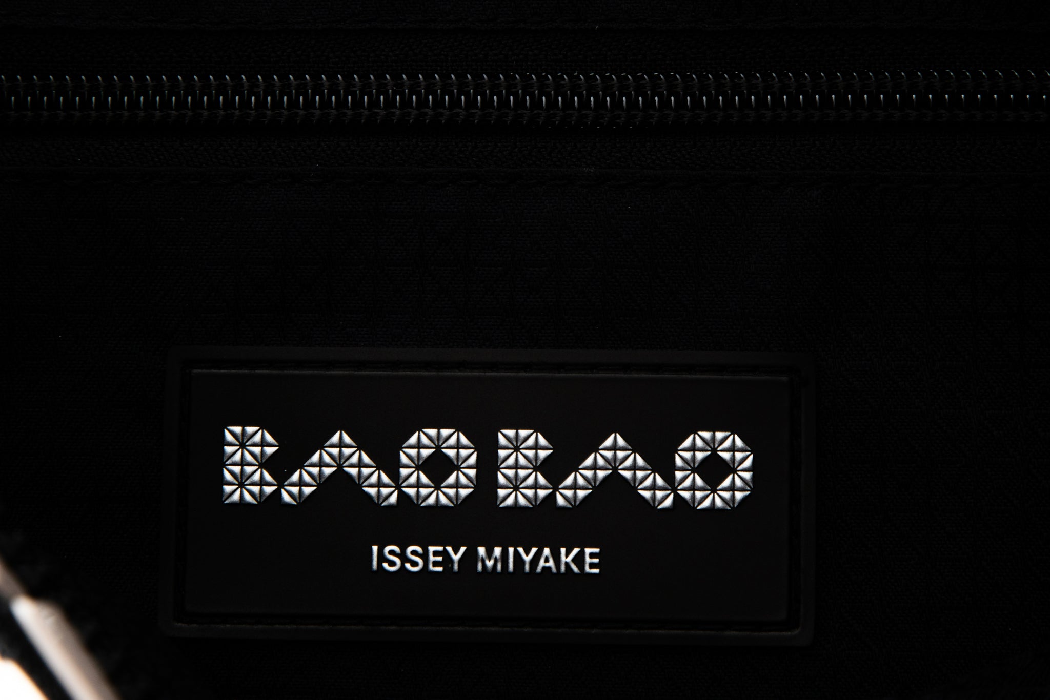 BAO BAO ISSEY MIYAKE Umhängetasche LUCENT beige Logo