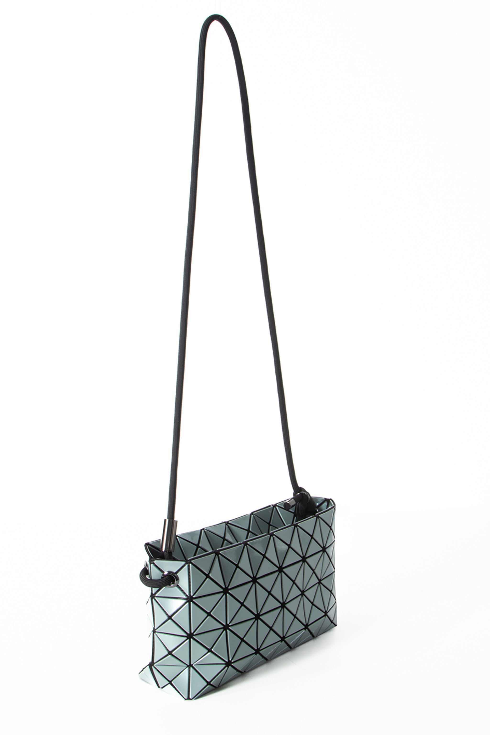 BAO BAO ISSEY MIYAKE Schultertasche LOOP METALLIC ash green Seitenansicht