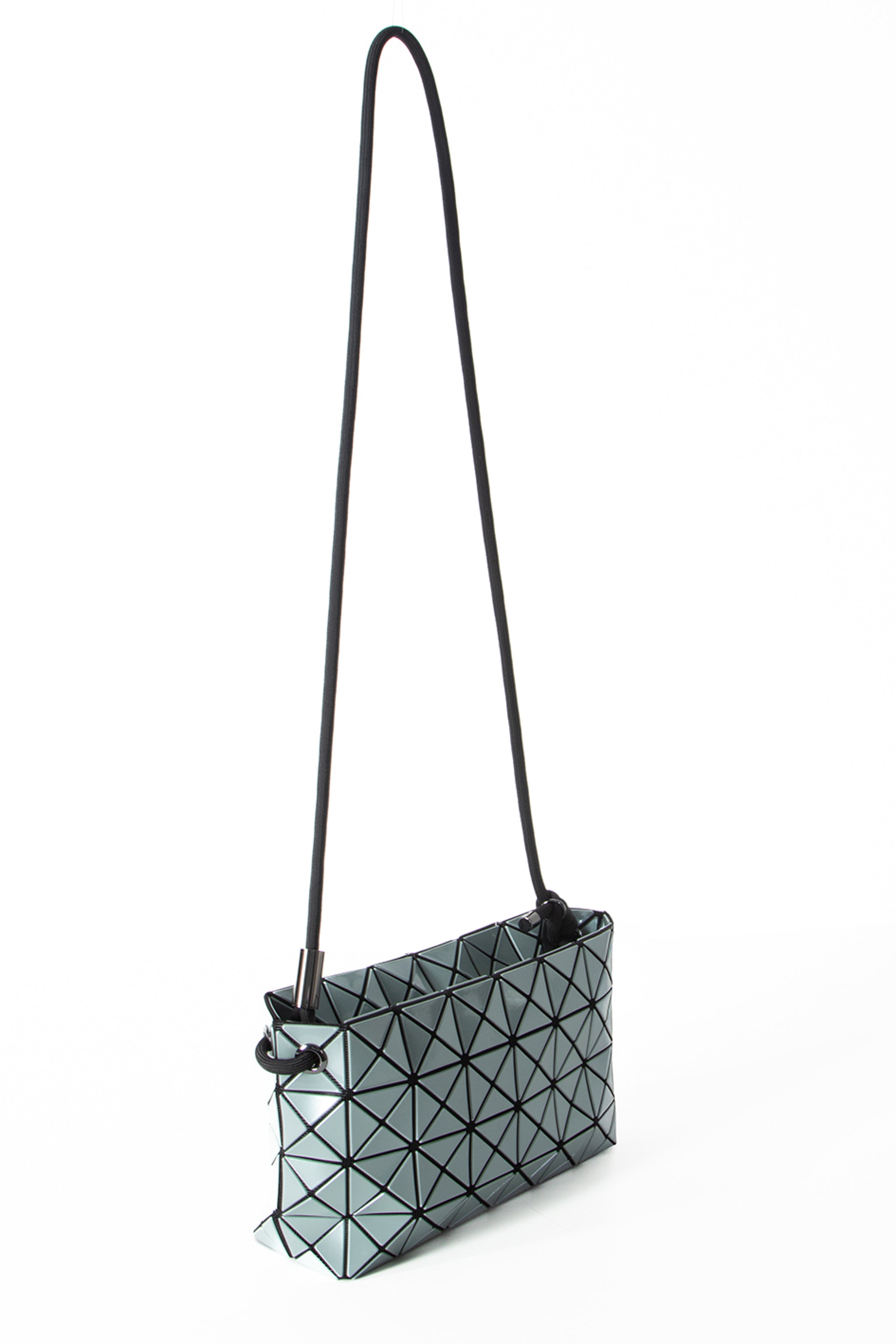 BAO BAO ISSEY MIYAKE Schultertasche LOOP METALLIC ash green Seitenansicht