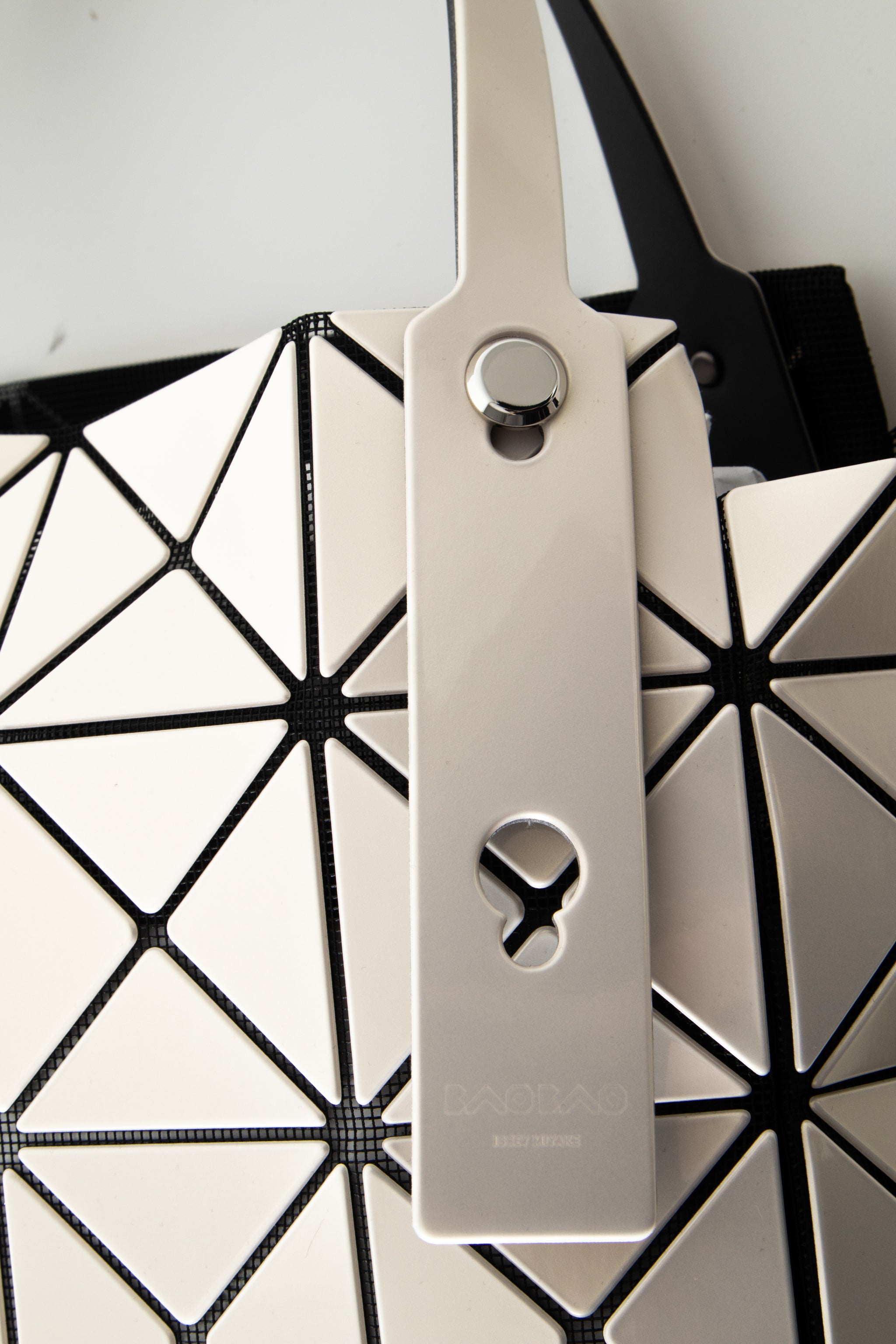 BAO BAO ISSEY MIYAKE Handtasche CARAT hellbeige