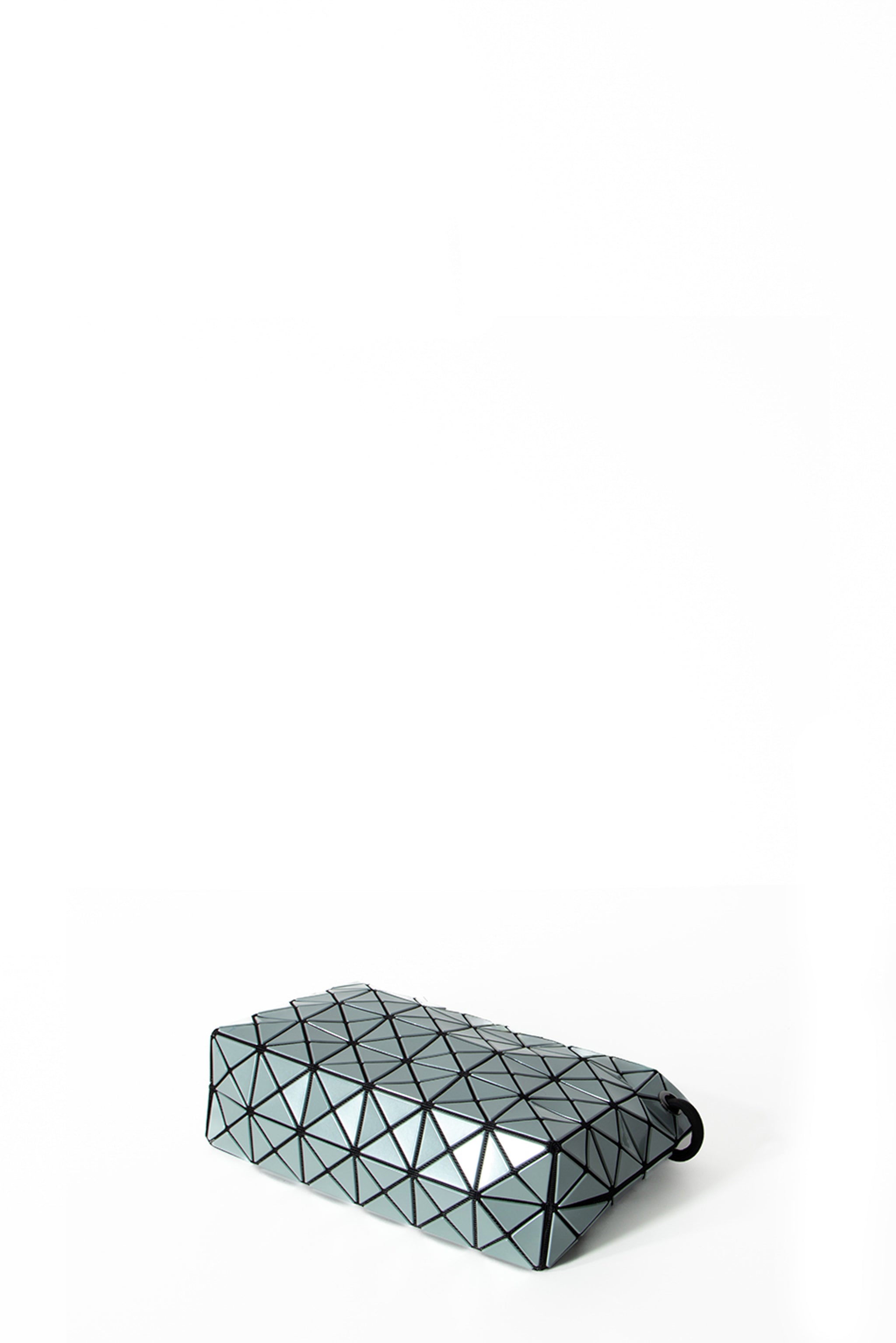 BAO BAO ISSEY MIYAKE Schultertasche LOOP METALLIC ash green Bodenansicht