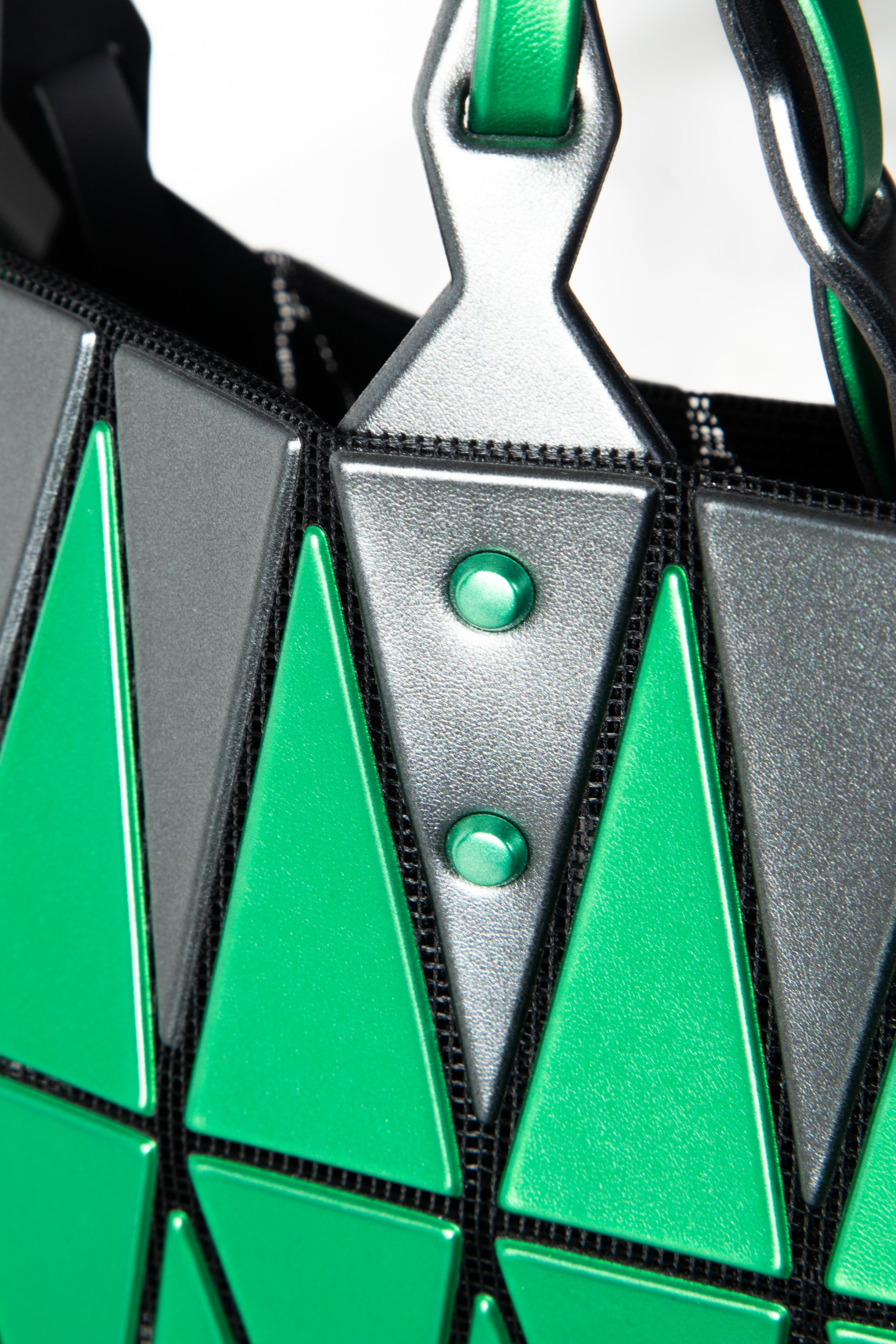 BAO BAO ISSEY MIYAKE Handtasche BASKET grün Verschluss Detail