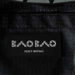 BAO BAO ISSEY MIYAKE Handtasche BASKET grün Innenlabel Detail