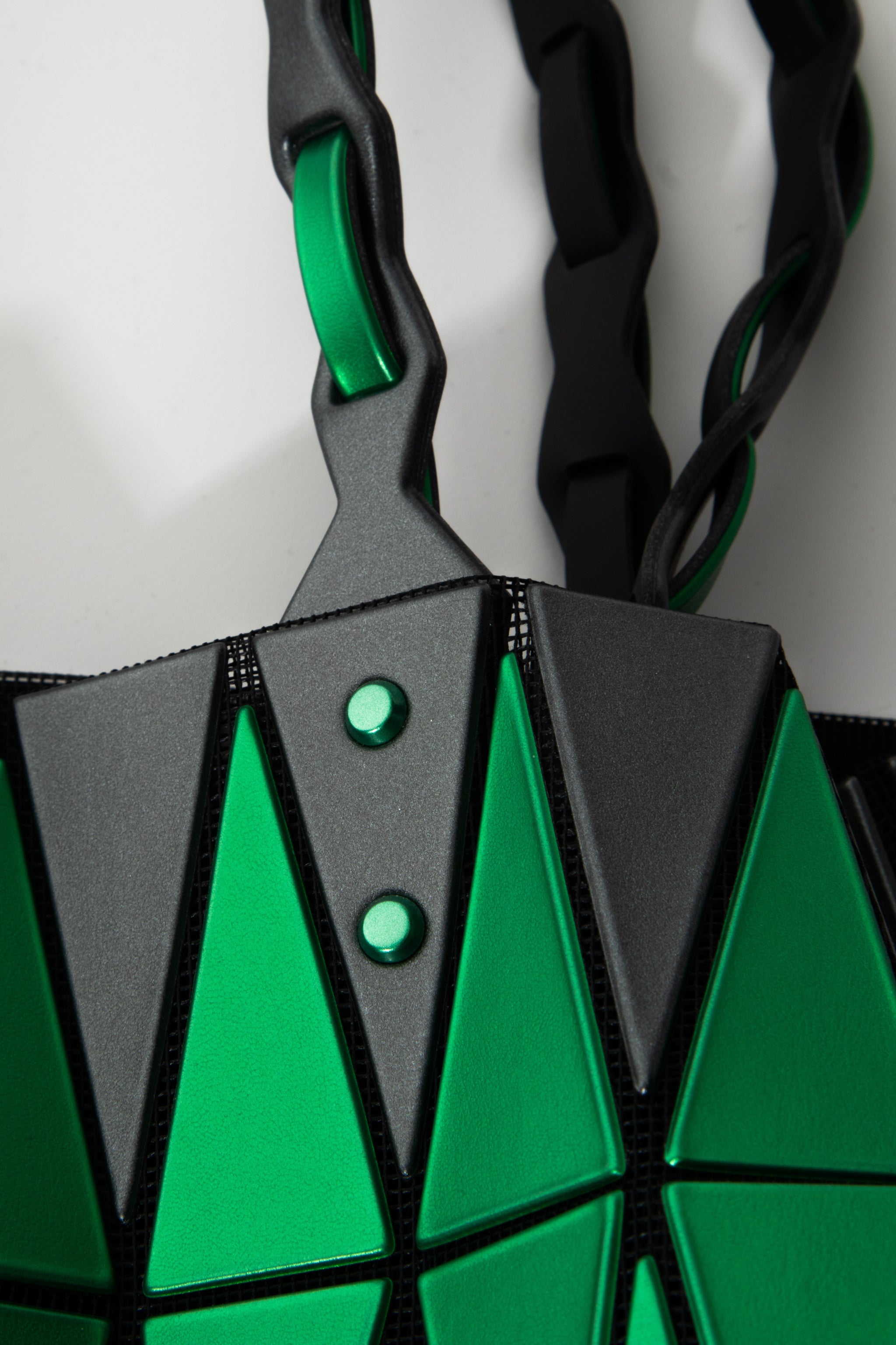 BAO BAO ISSEY MIYAKE Handtasche BASKET grün Tragegriff Detail