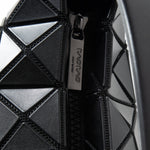 BAO BAO ISSEY MIYAKE Handtasche VALLEY mattschwarz Reißverschlussdetail