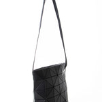 BAO BAO ISSEY MIYAKE Umhängetasche BLOCKY mattschwarz Seitenansicht