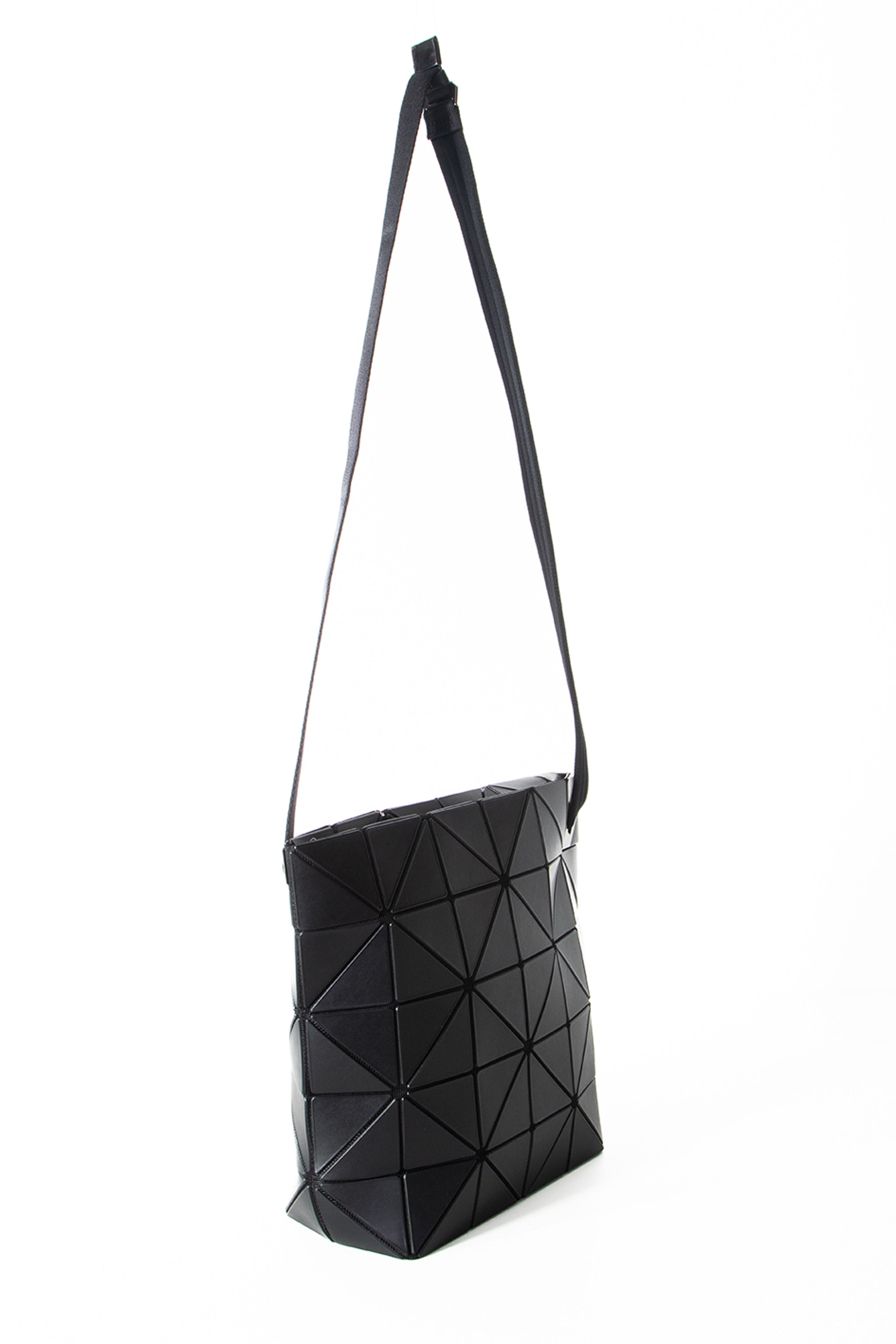 BAO BAO ISSEY MIYAKE Umhängetasche BLOCKY mattschwarz Seitenansicht
