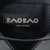 BAO BAO ISSEY MIYAKE Umhängetasche BLOCKY mattschwarz Innenlabel und Branding