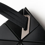 BAO BAO ISSEY MIYAKE Umhängetasche BLOCKY mattschwarz Schulterriemen-Detail
