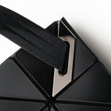 BAO BAO ISSEY MIYAKE Umhängetasche BLOCKY mattschwarz Schulterriemen-Detail