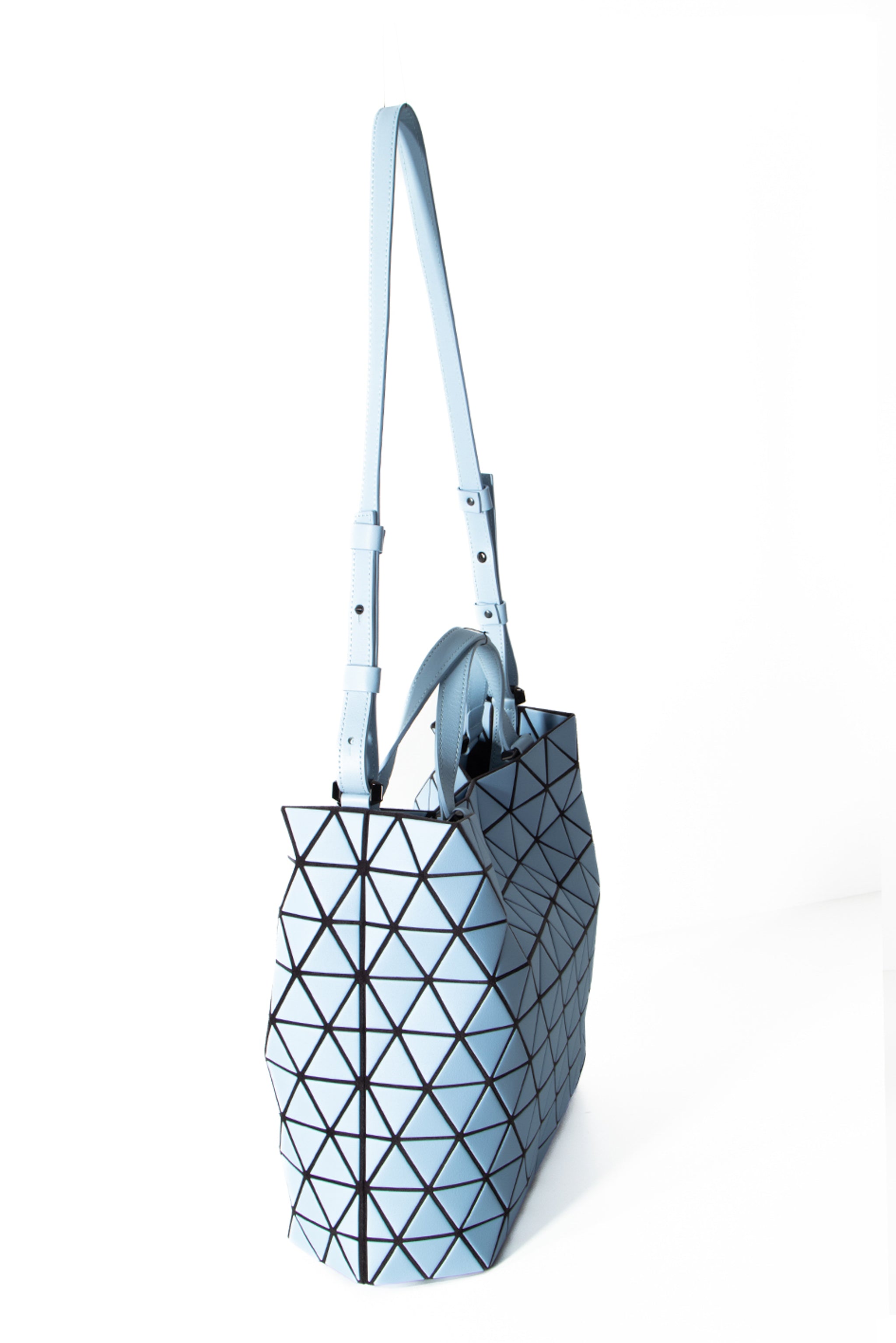 BAO BAO ISSEY MIYAKE Handtasche CRYSTAL MATTE hellblau Seitenansicht