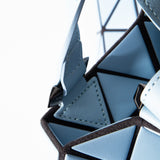 BAO BAO ISSEY MIYAKE Handtasche CRYSTAL MATTE hellblau Tragegriff Detail