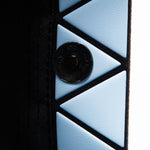 BAO BAO ISSEY MIYAKE Handtasche CRYSTAL MATTE hellblau Verschluss Detail
