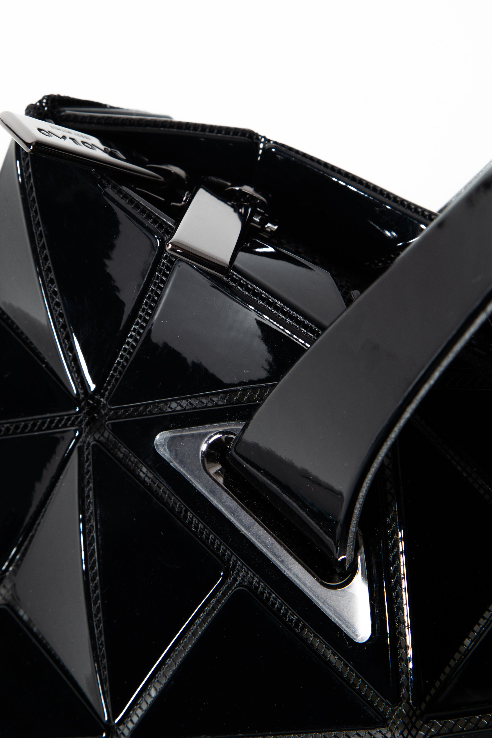 BAO BAO ISSEY MIYAKE Shopper CARTON schwarz Innenansicht mit Reißverschluss
