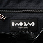 BAO BAO ISSEY MIYAKE Shopper CARTON schwarz Innenlabel und Branding