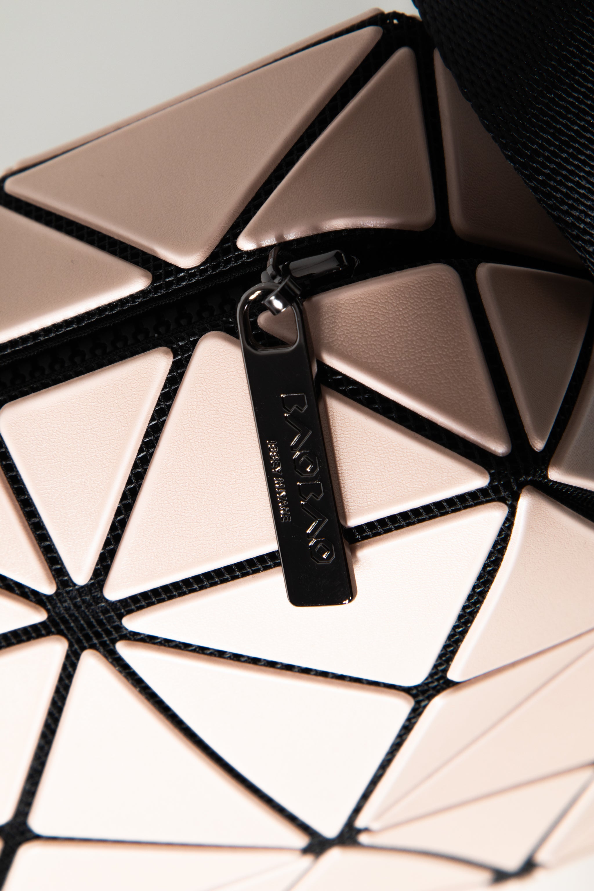BAO BAO ISSEY MIYAKE Umhängetasche CUBOID rose – Ansicht 6