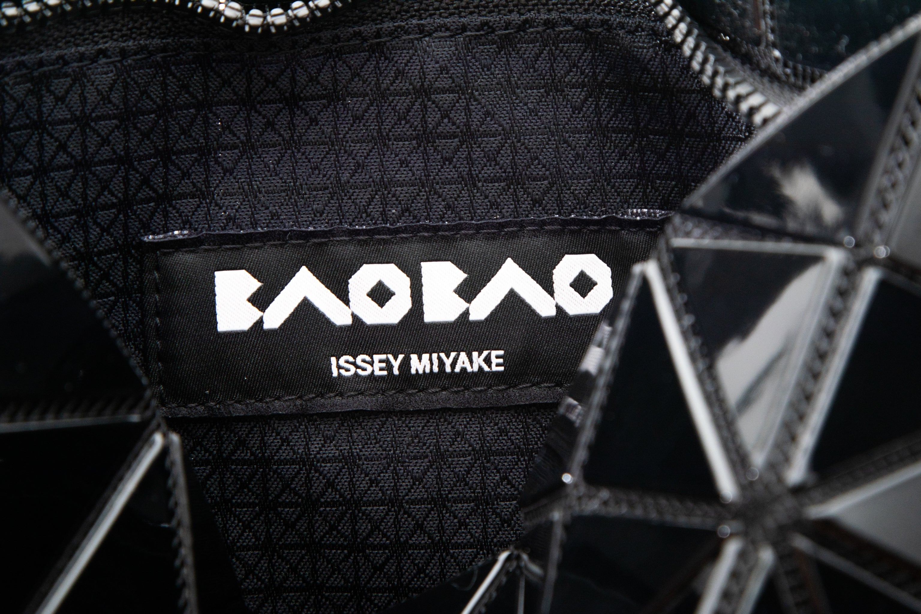 BAO BAO ISSEY MIYAKE Pouch PRISM schwarz – Ansicht 4