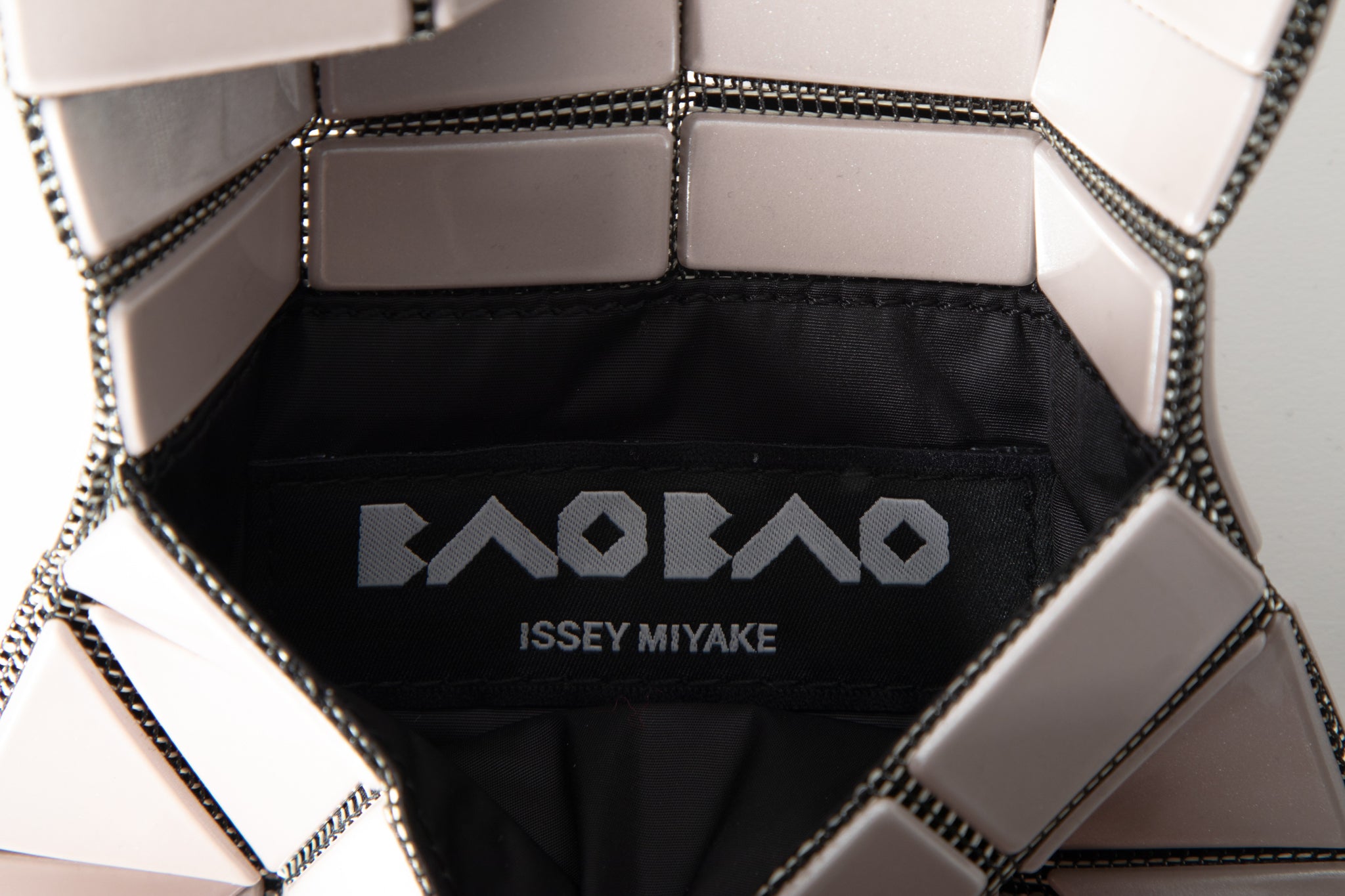 BAO BAO ISSEY MIYAKE Kartenetui CARD WALLET beige – Ansicht 5