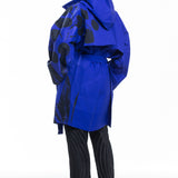 Issey Miyake Damen Mantel mit Tupfenprint blau schwarz