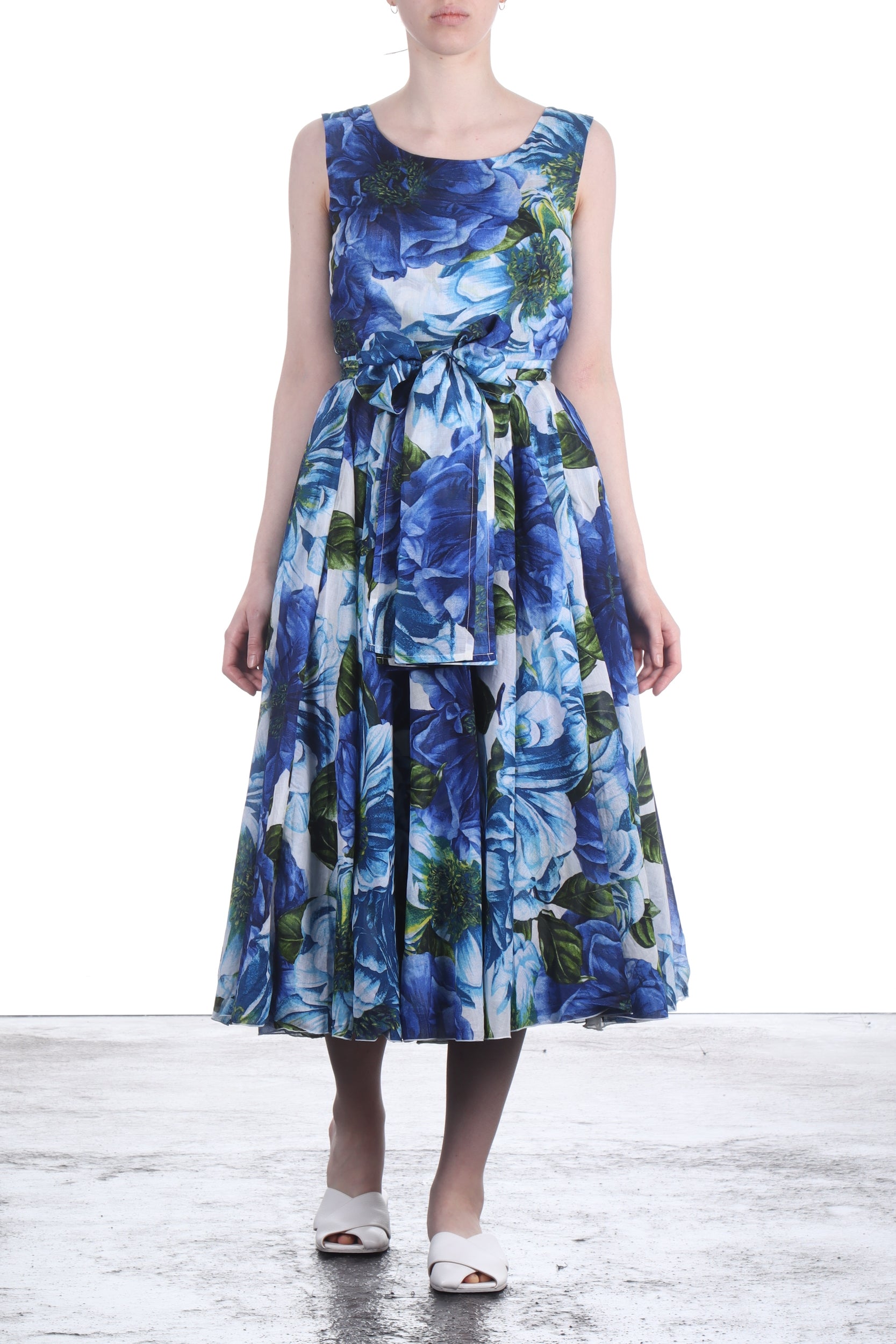 SAMANTHA SUNG Damen Träger-Kleid ASTER mit floralem Print weiß blau