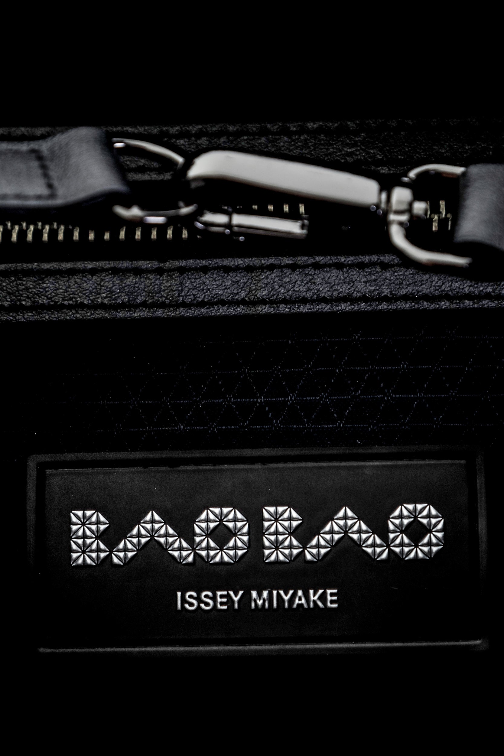 BAO BAO Issey Miyake Tasche CRYSTAL MATTE schwarz matt