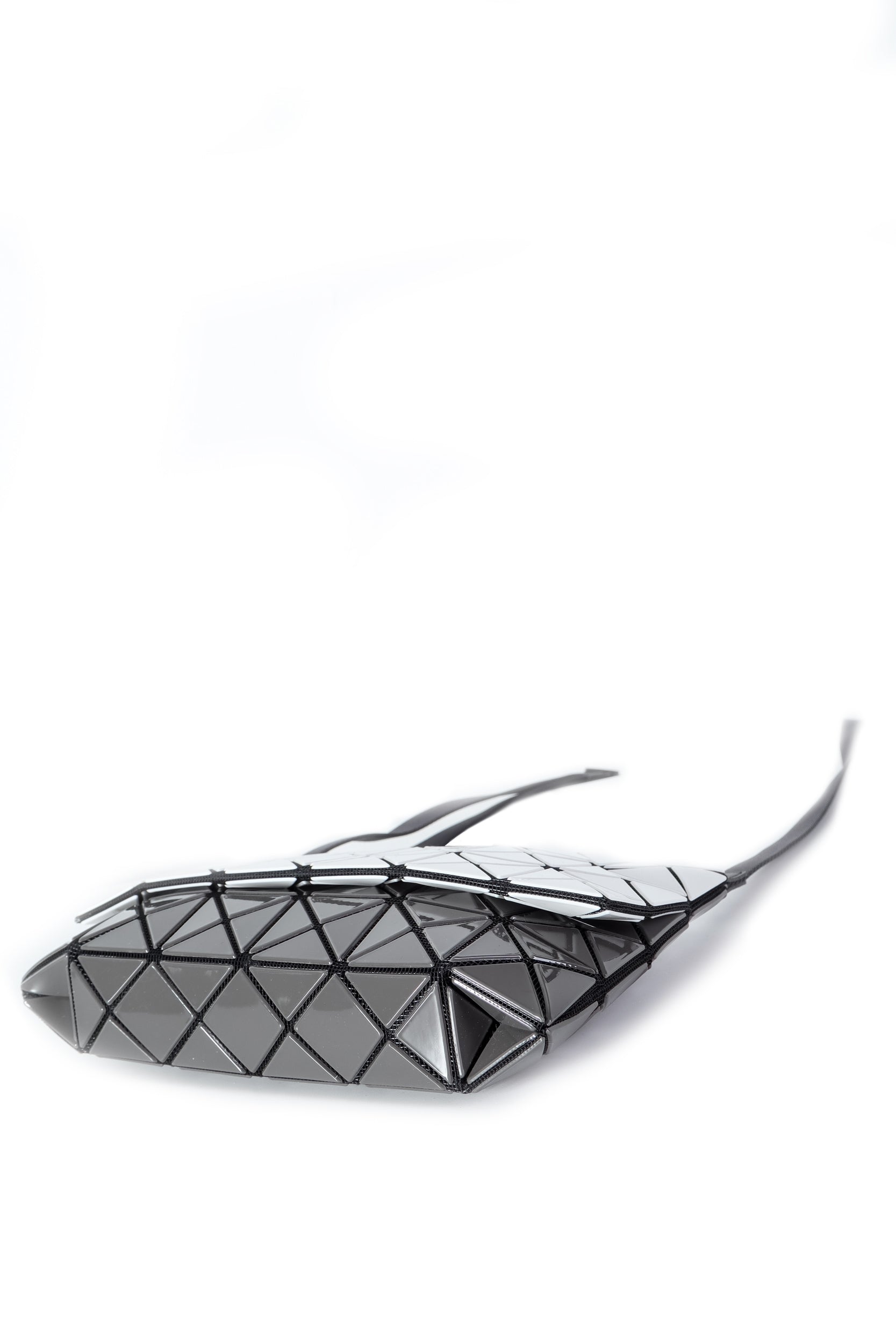 BAO BAO Issey Miyake Schultertasche PRISM KANGAROO hellgrau anthrazit