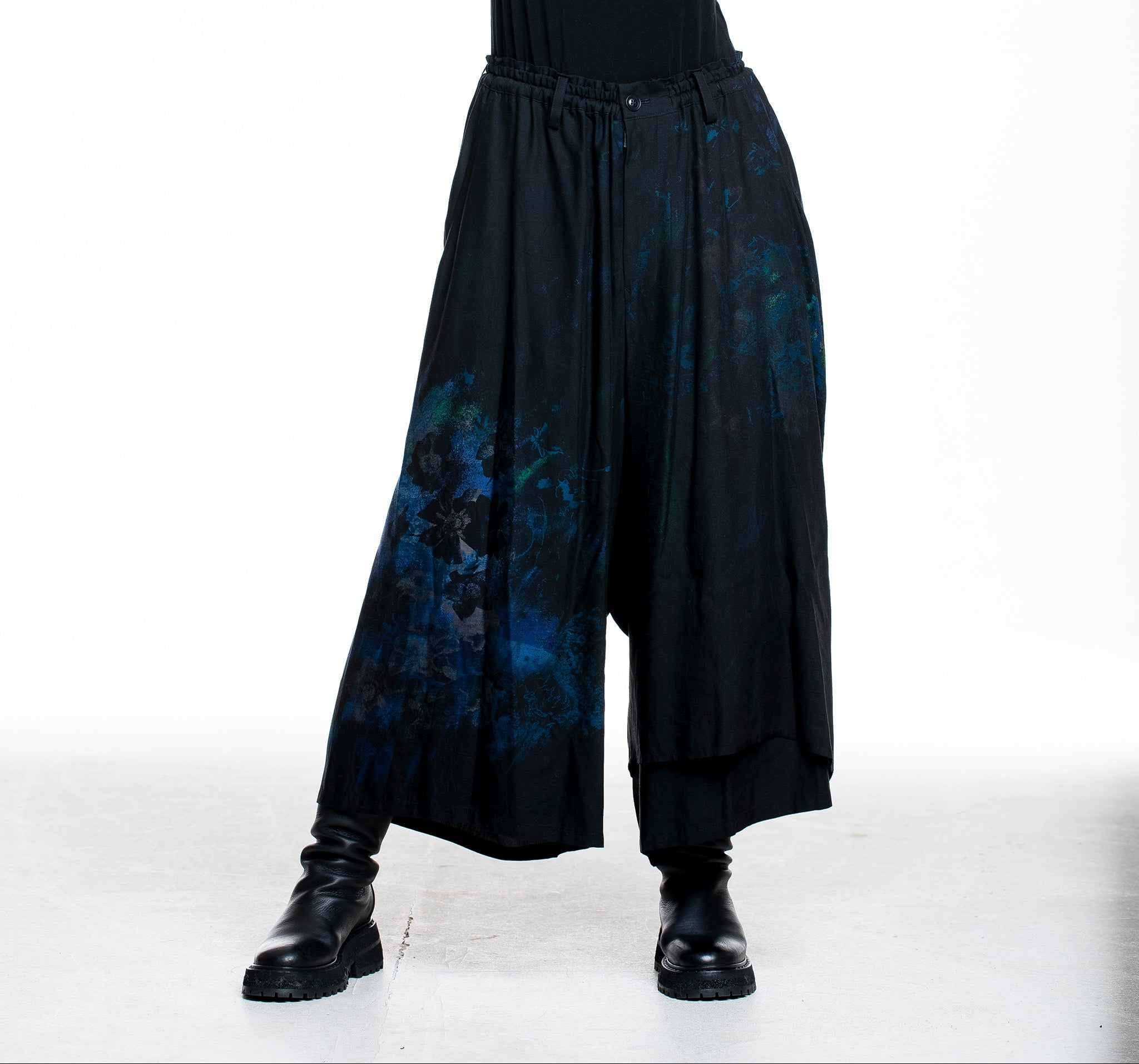 Y's Yohji Yamamoto Damen Culotte Hose Blumen Print schwarz-blau