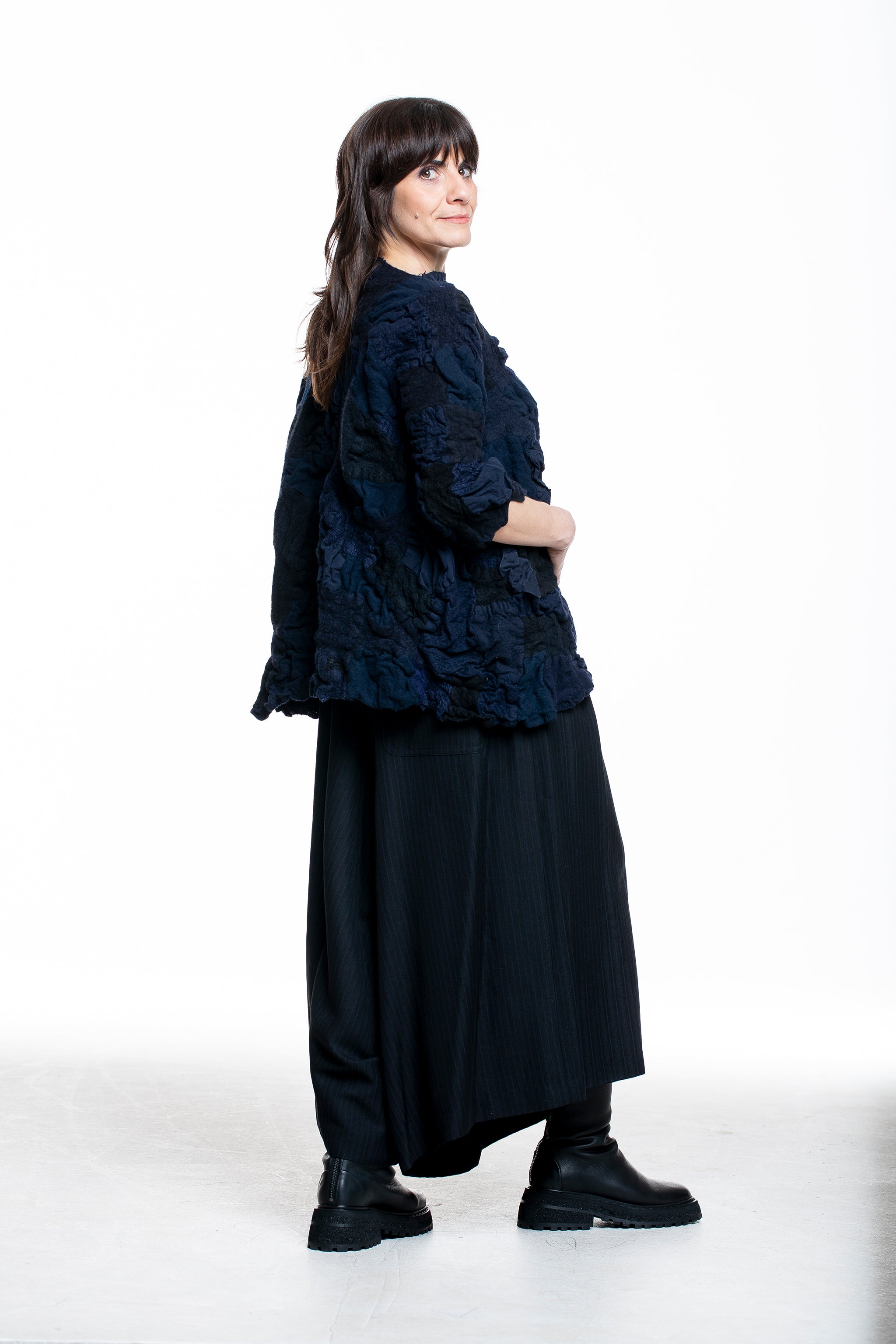 Daniela Gregis Damen Oversized Shirt Mosaik-Effekt dunkelblau - Rückenansicht seitlich