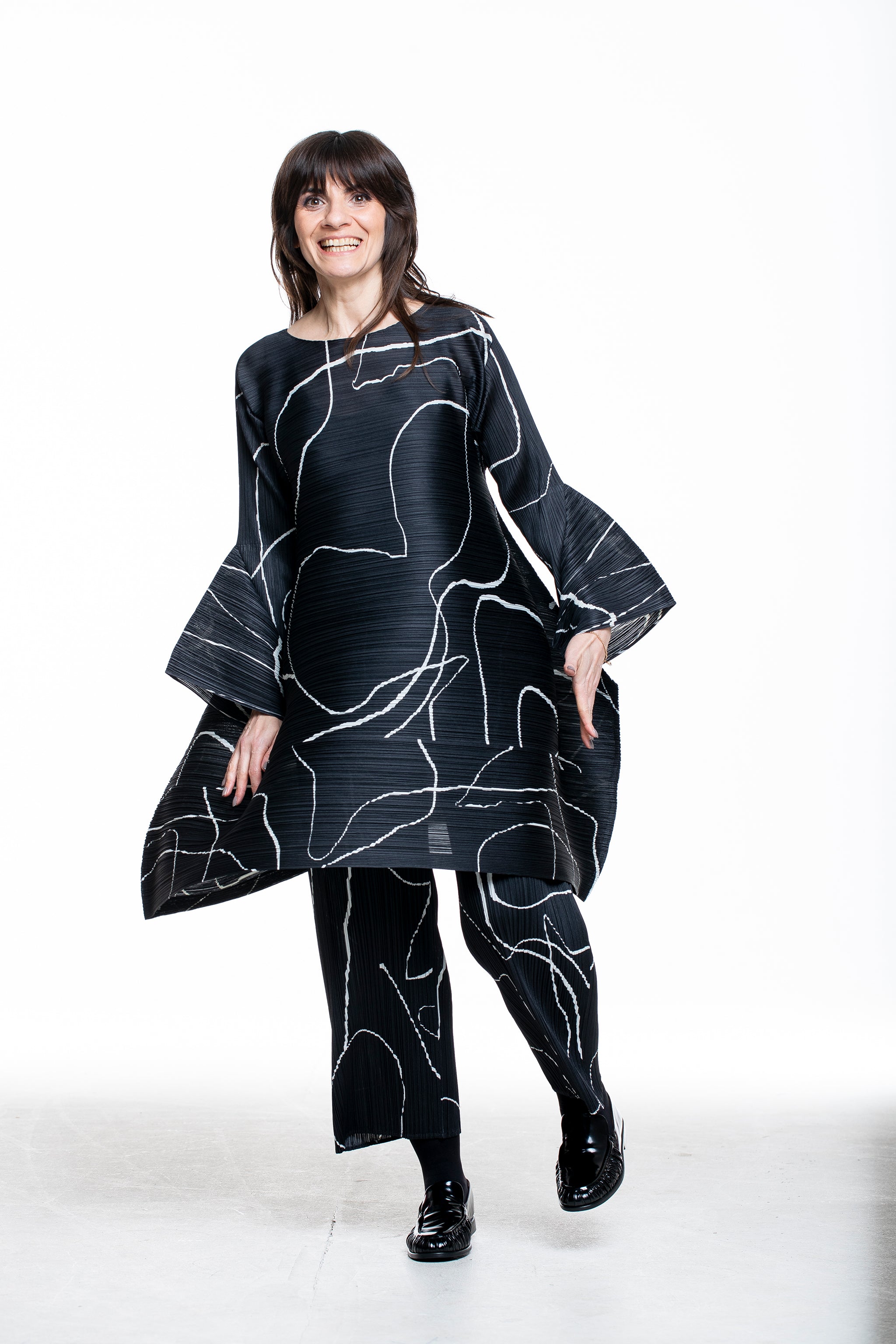 Pleats Please Issey Miyake Damen Plissee Tunika PAUSE schwarz in Bewegung