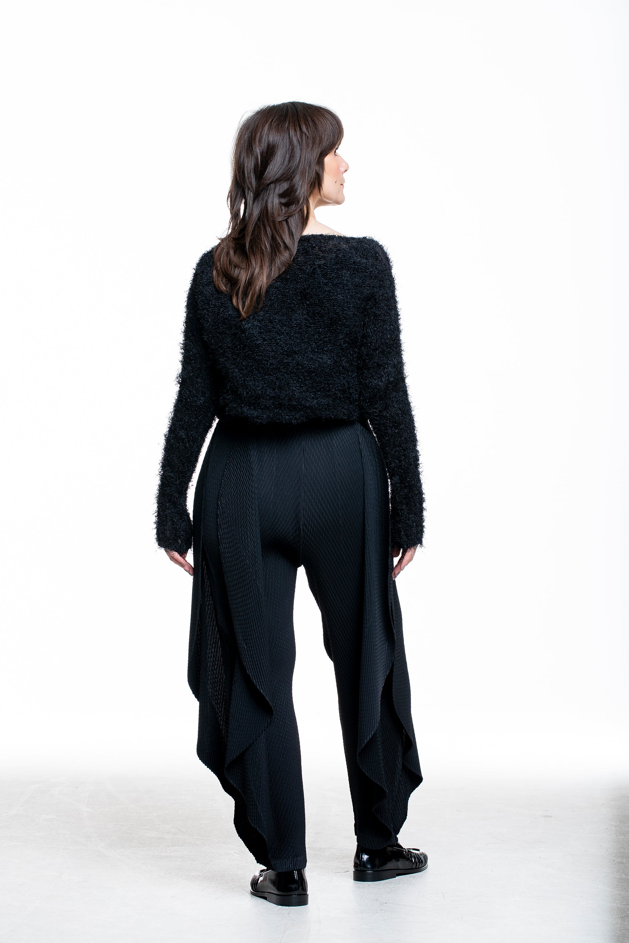 Issey Miyake Damen Cardigan SHIFTED FUZZY PLEATS schwarz-Rückansich