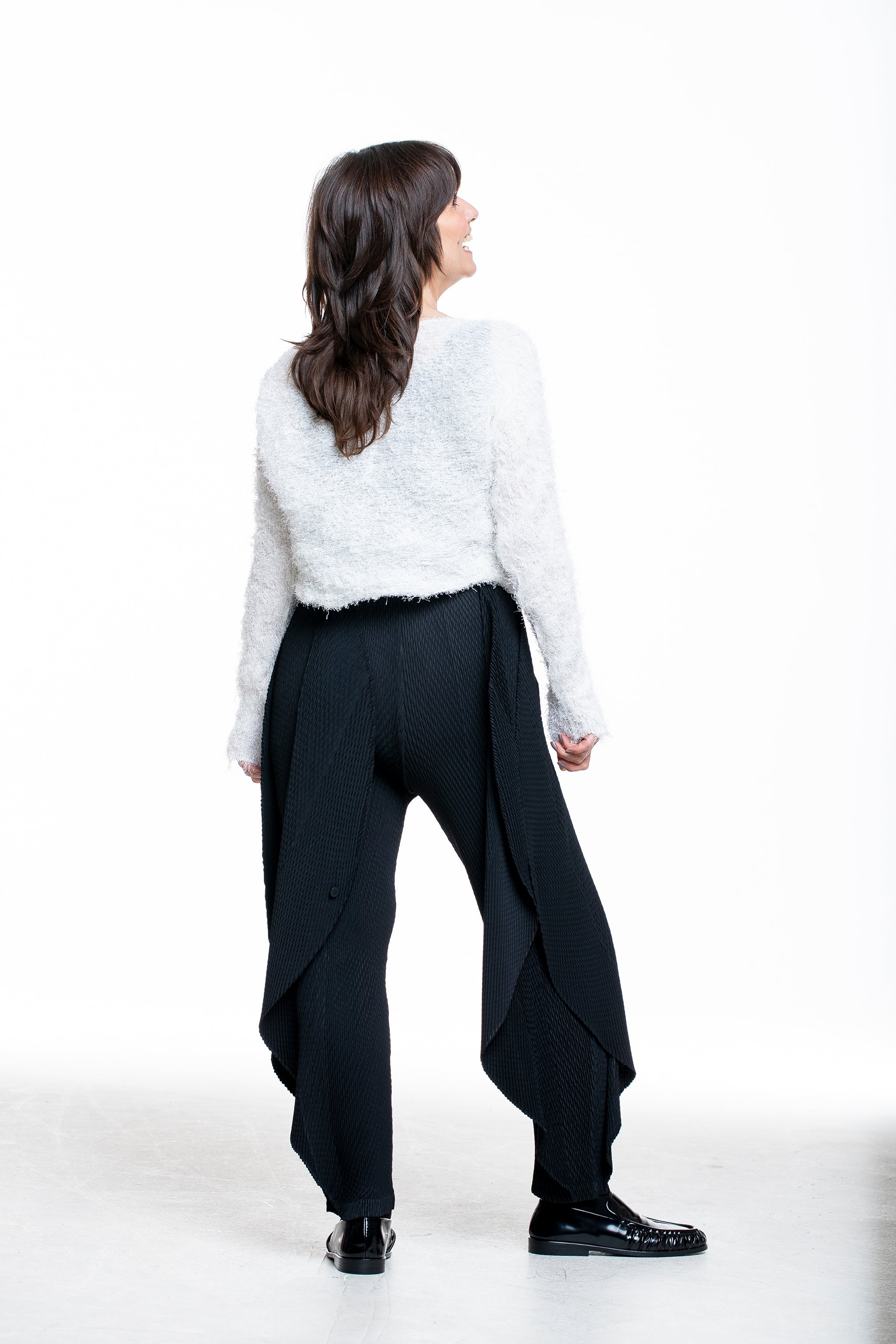 Issey Miyake Damen Cardigan SHIFTED FUZZY PLEATS off-white - Rückansicht