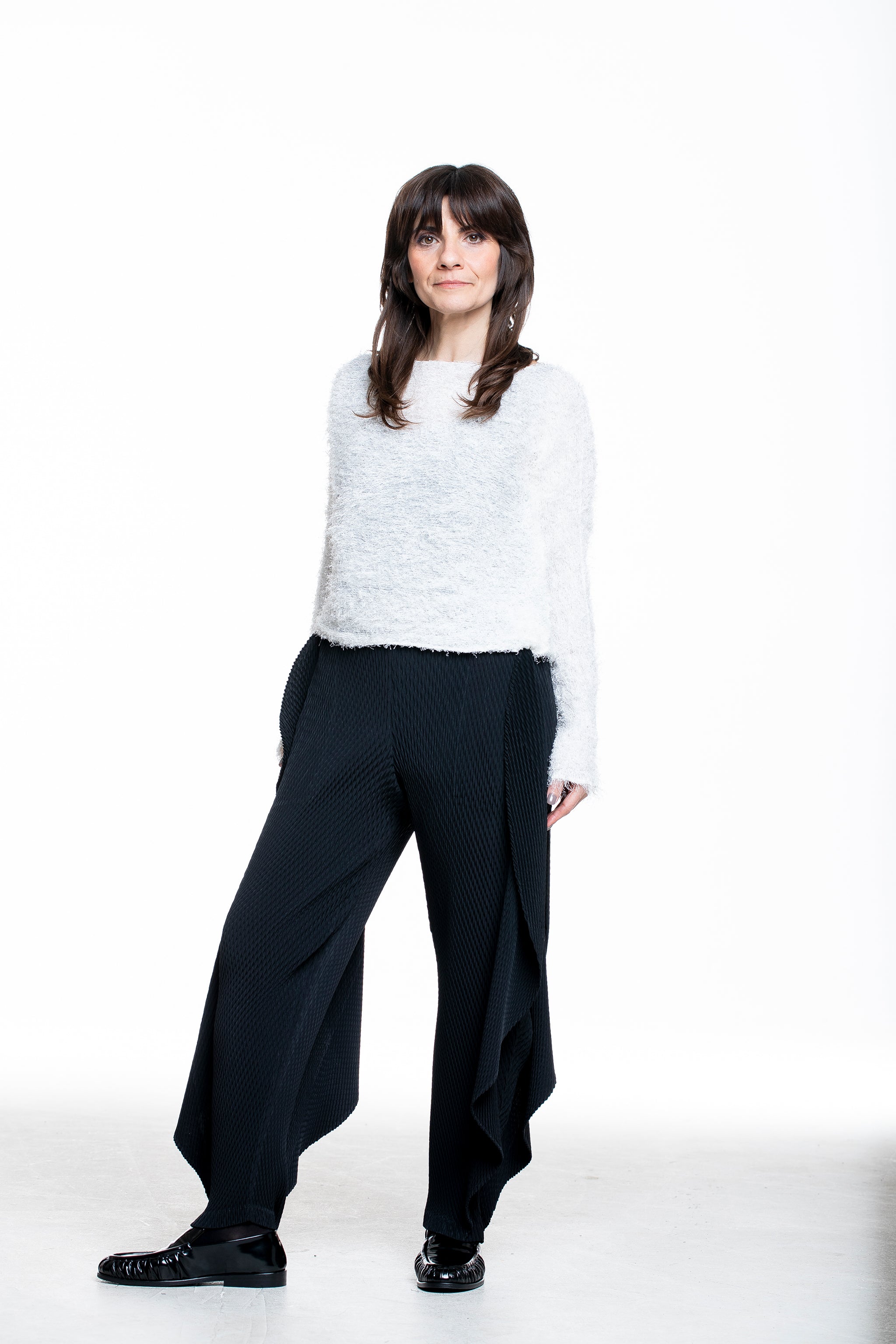 Issey Miyake Damen SHIFTED FUZZY PLEATS Pullover off-white