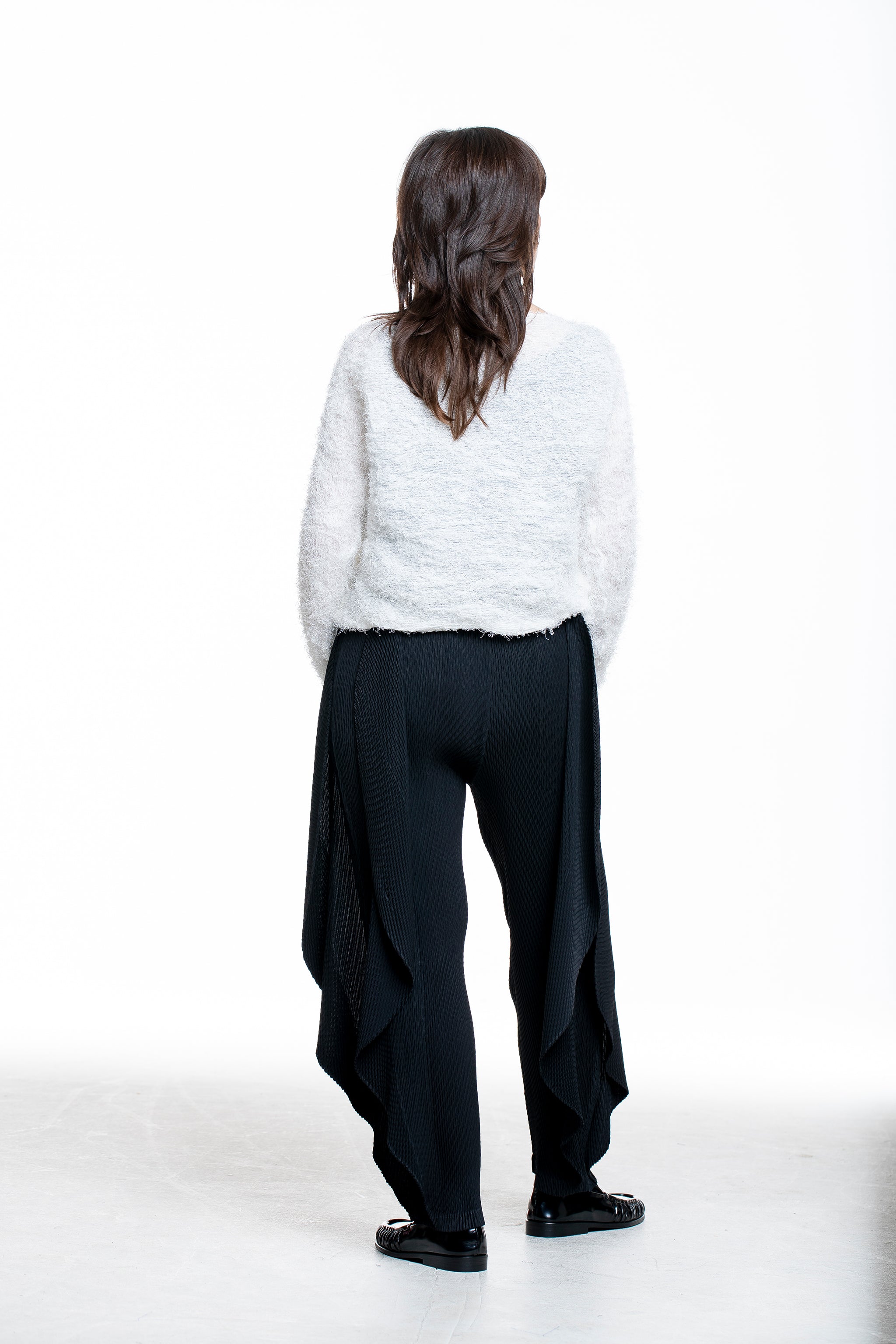 Issey Miyake Damen SHIFTED FUZZY PLEATS Pullover off-white Rückansicht